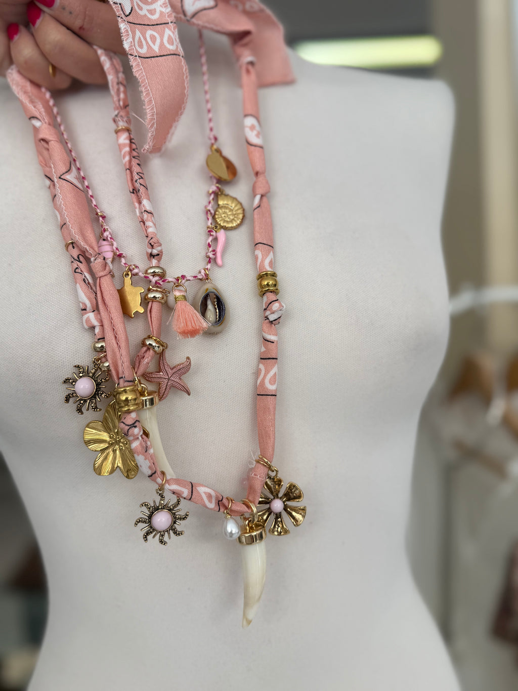 NECKLACE BANDANA cipria corno+ fiori