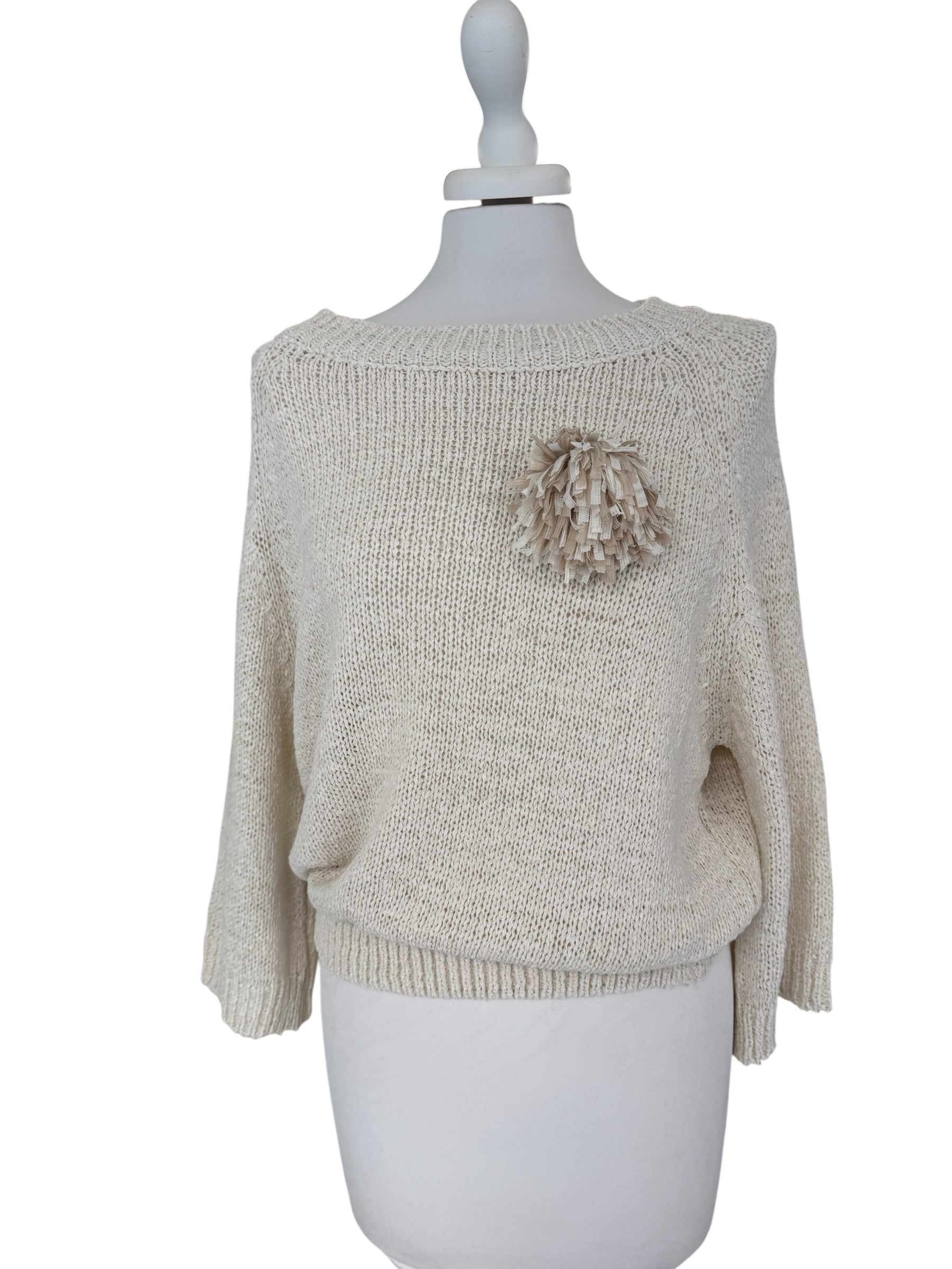 Maglia in fettuccia con spilla