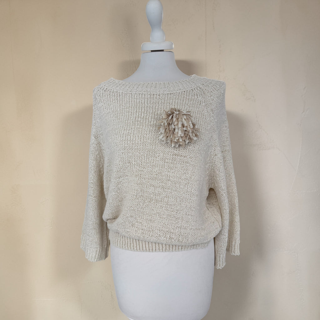 Maglia in fettuccia con spilla