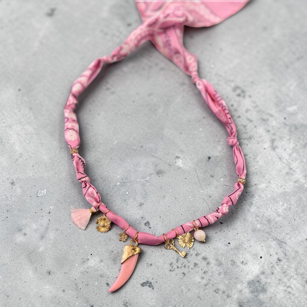 NECKLACE BANDANA ROSA CORNO