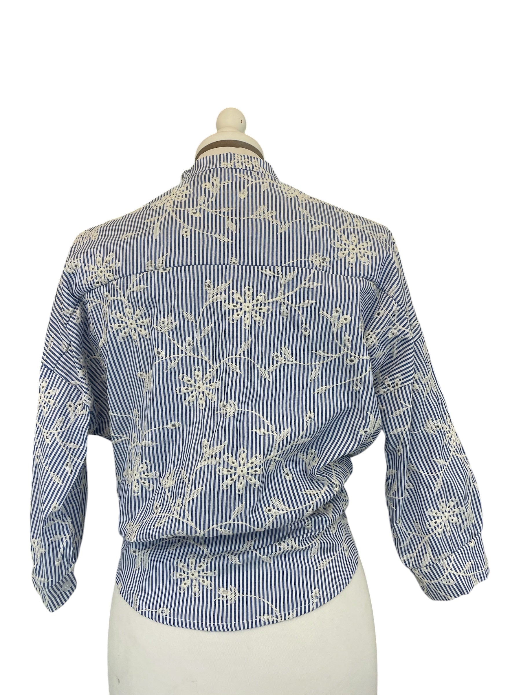 Camicia ricamata unica variante taglia unica