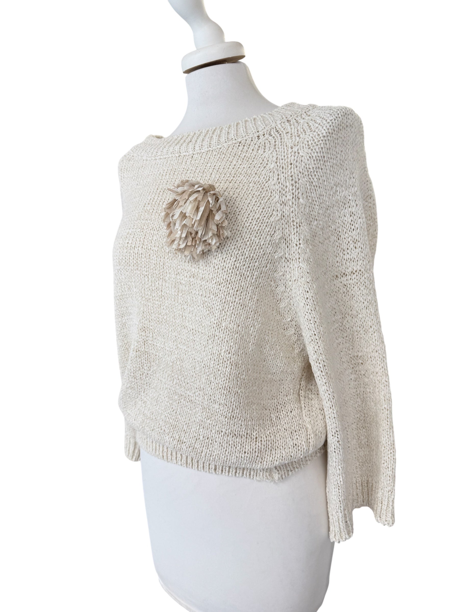 Maglia in fettuccia con spilla