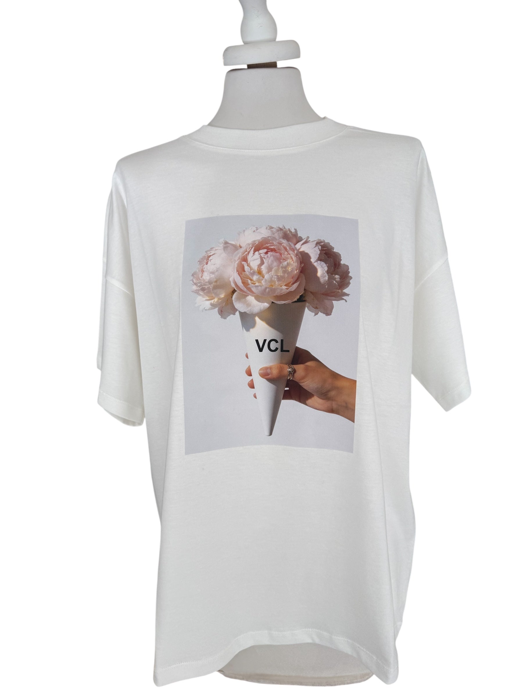 T-shirt bianca over stampa fiori