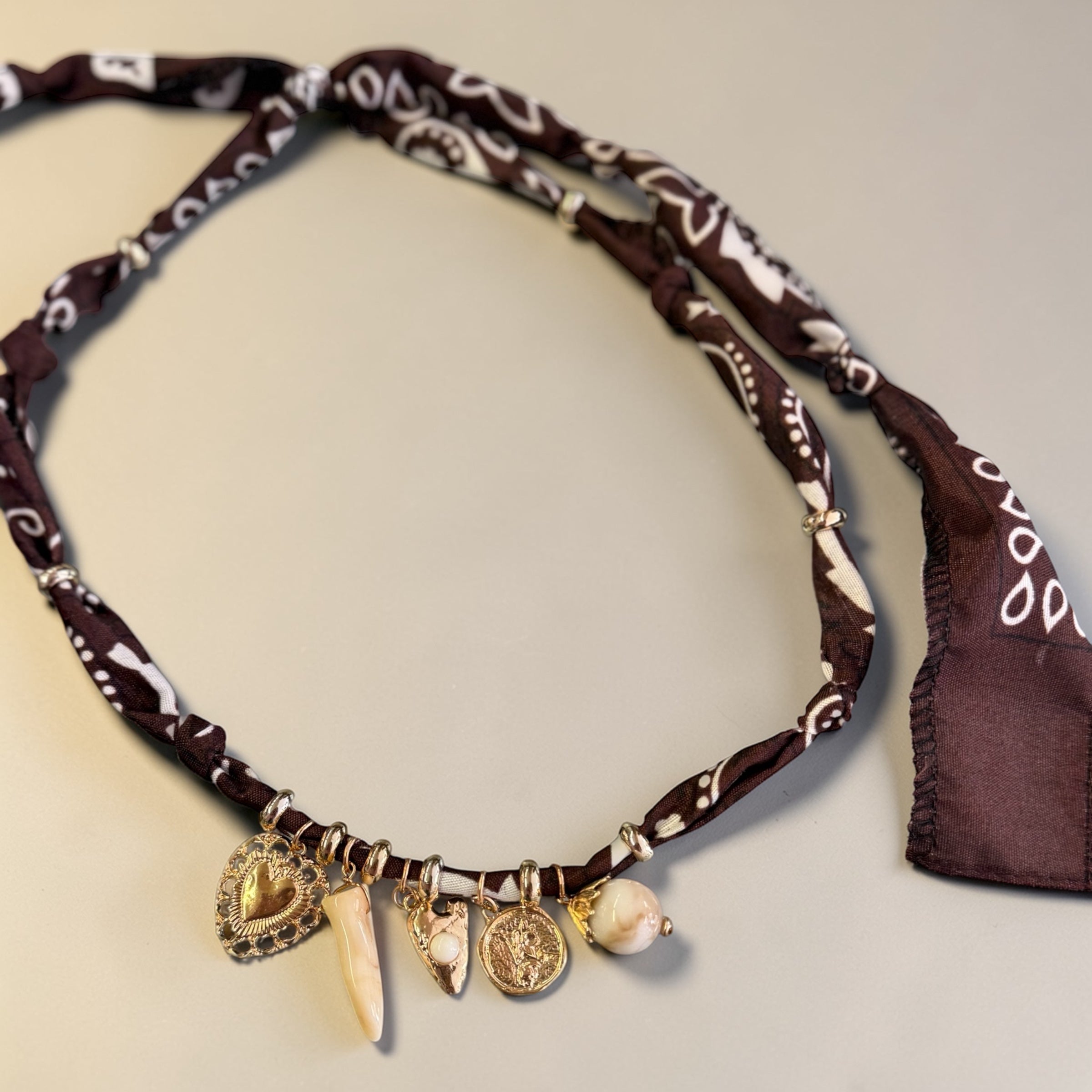 NECKLACE BANDANA MORO