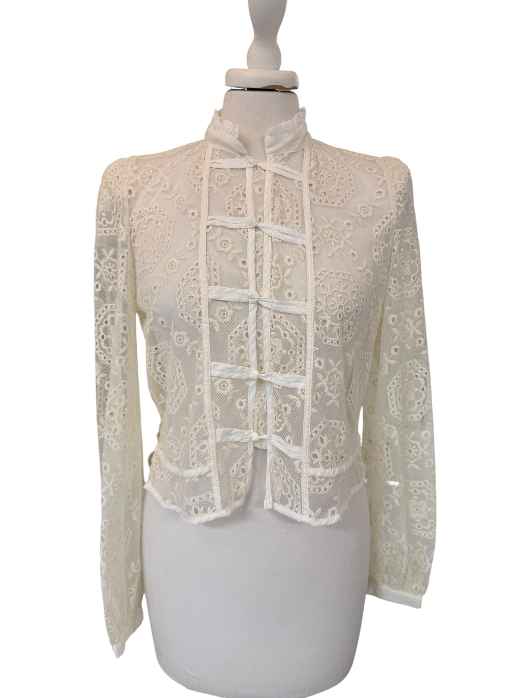 Camicia ricamo pizzo con alamari