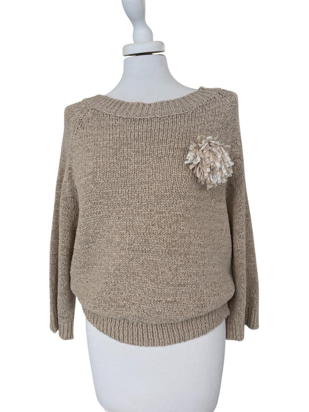 Maglia in fettuccia con spilla