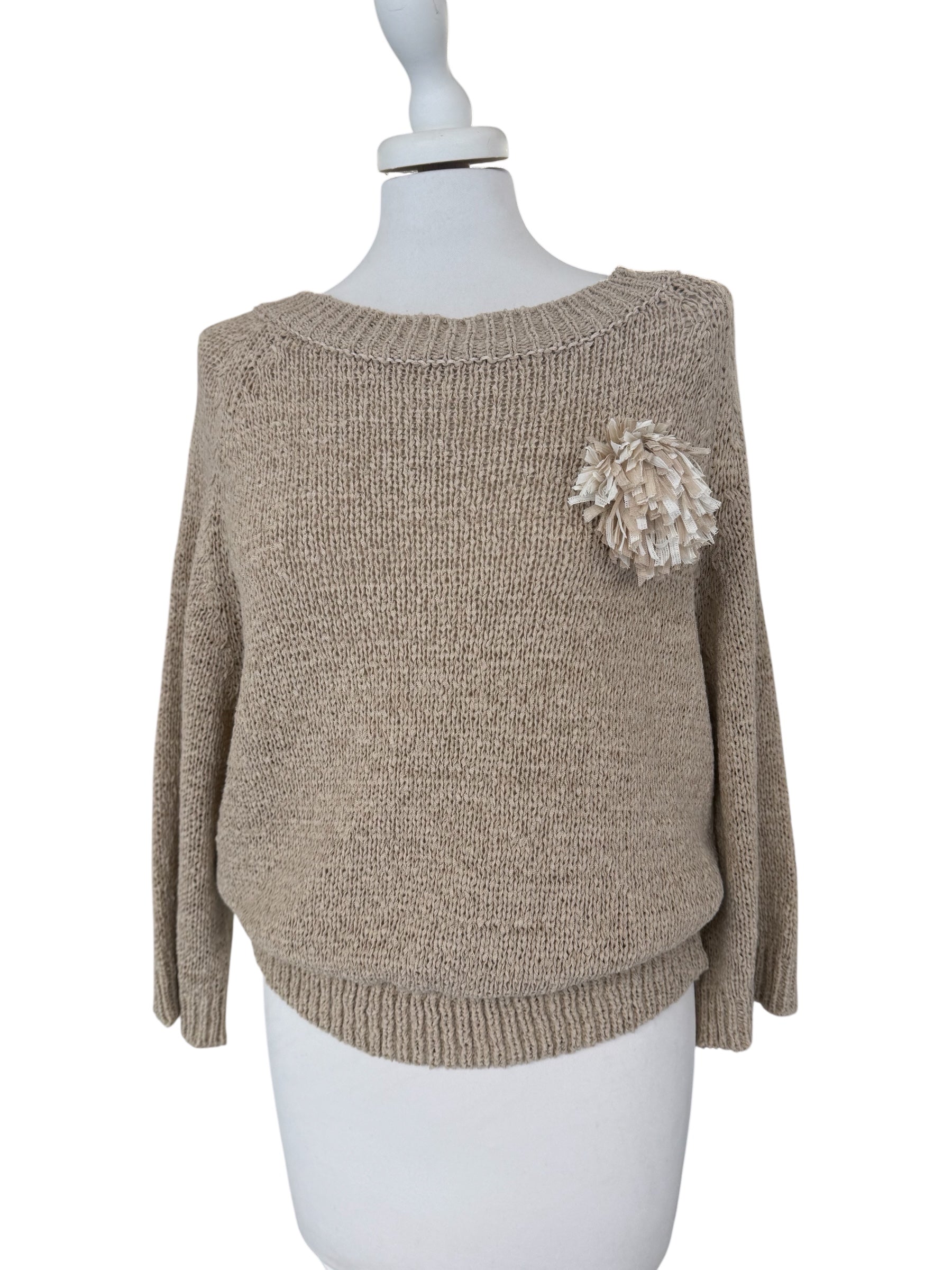 Maglia in fettuccia con spilla