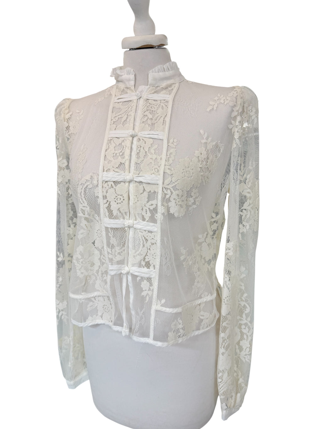 Camicia in pizzo con alamari