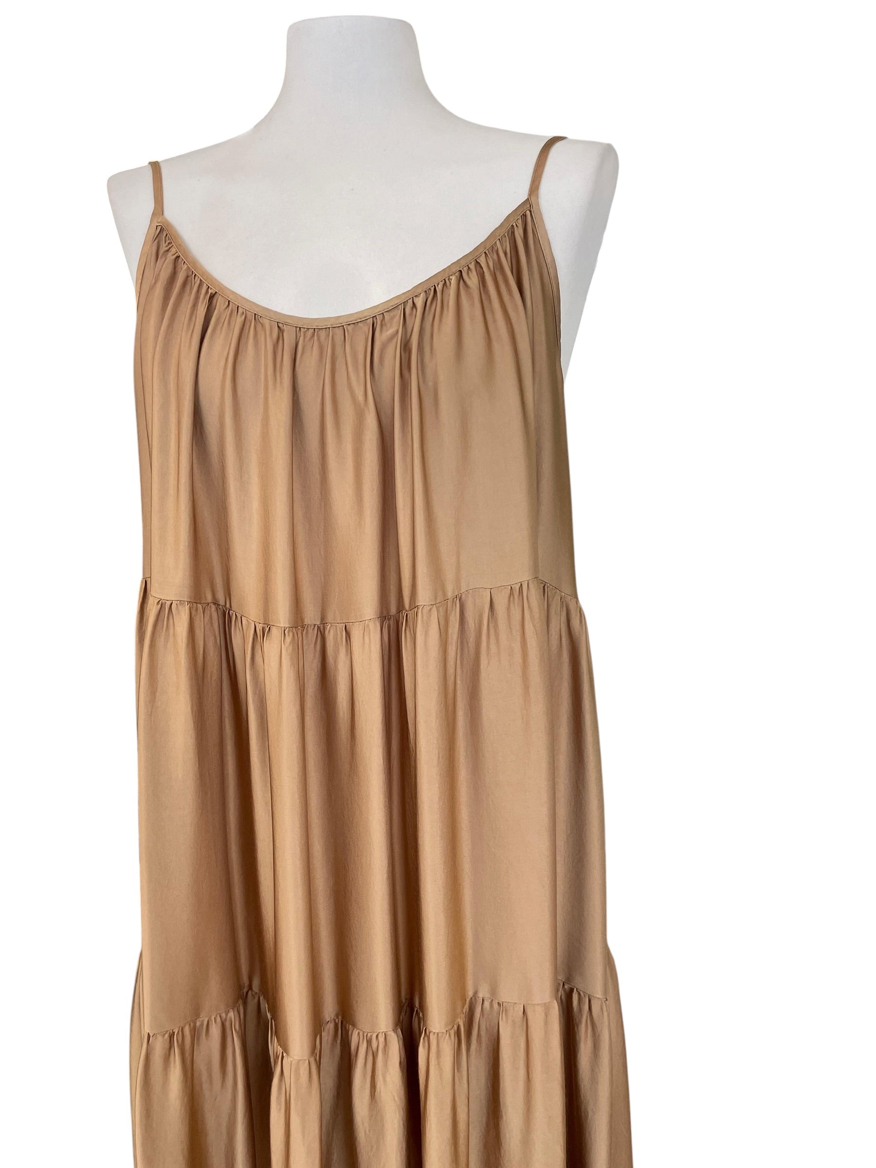 Abito a balze in satin