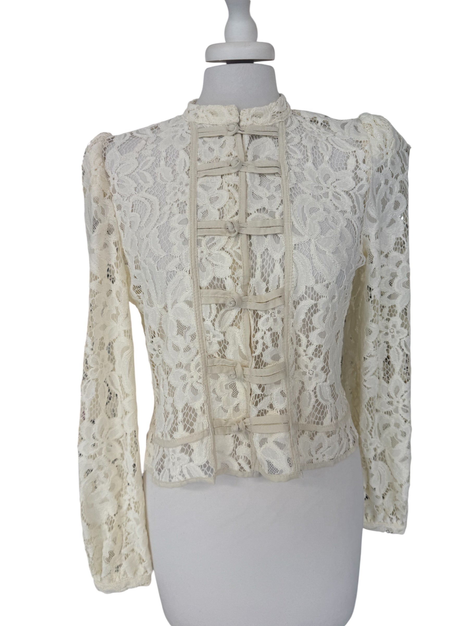 Camicia in pizzo con alamari