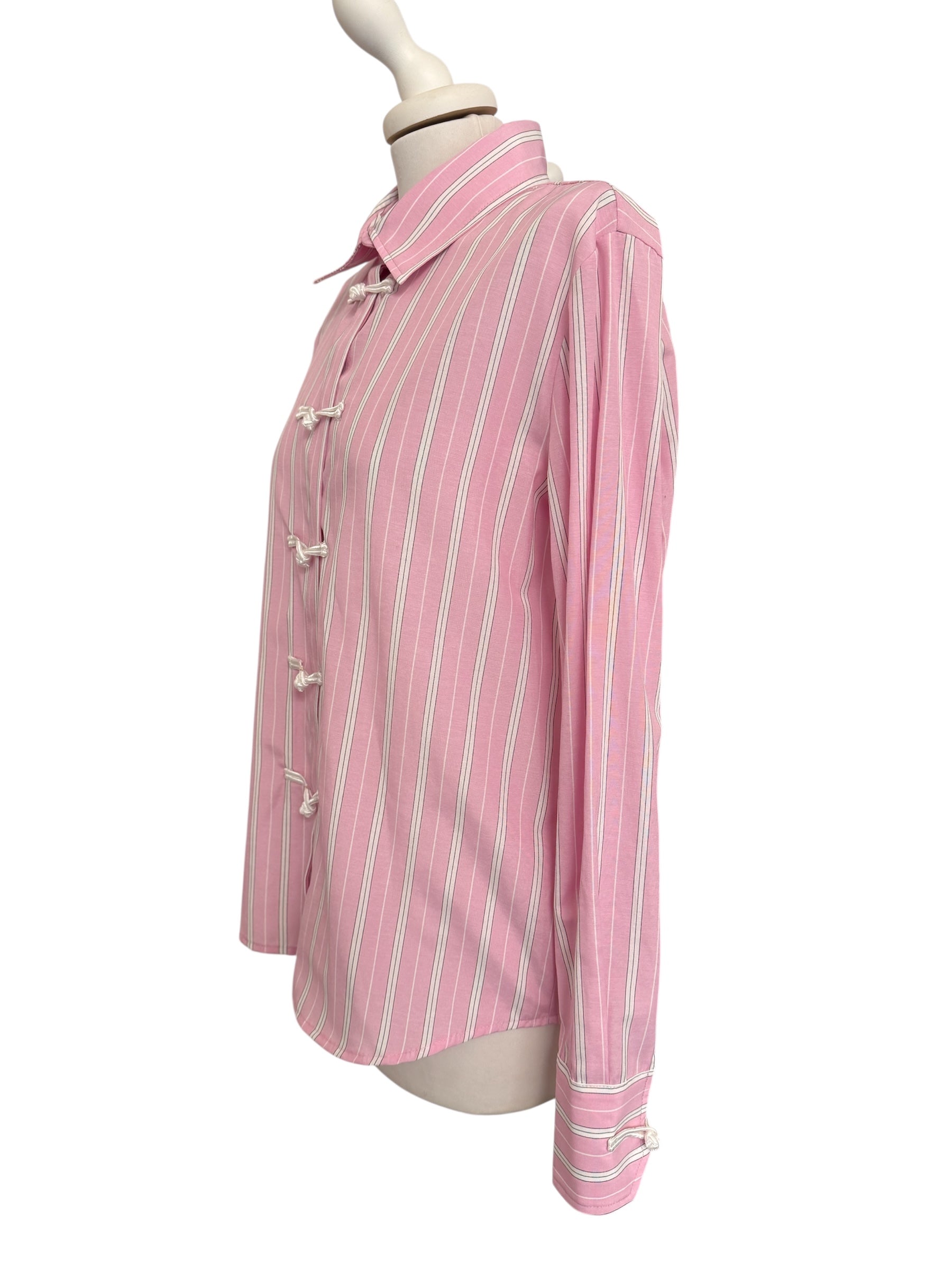 Camicia rigata rosa con alamari