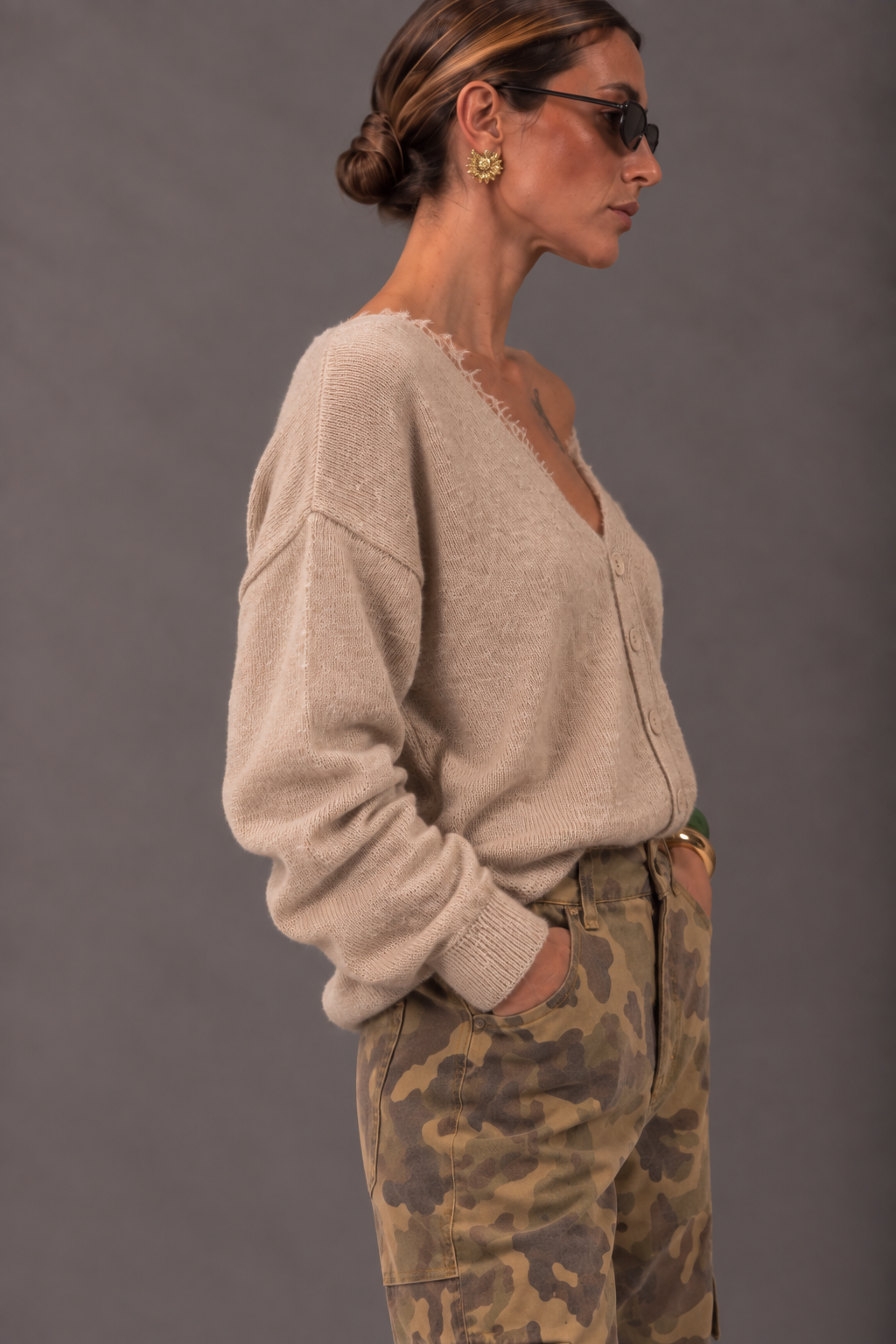 Maglia scollo V davanti e dietro con pizzo