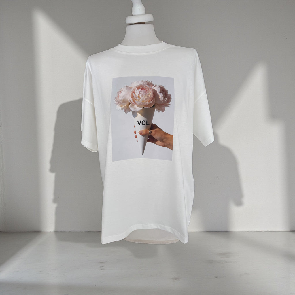 T-shirt bianca over stampa fiori