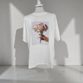 T-shirt bianca over stampa fiori