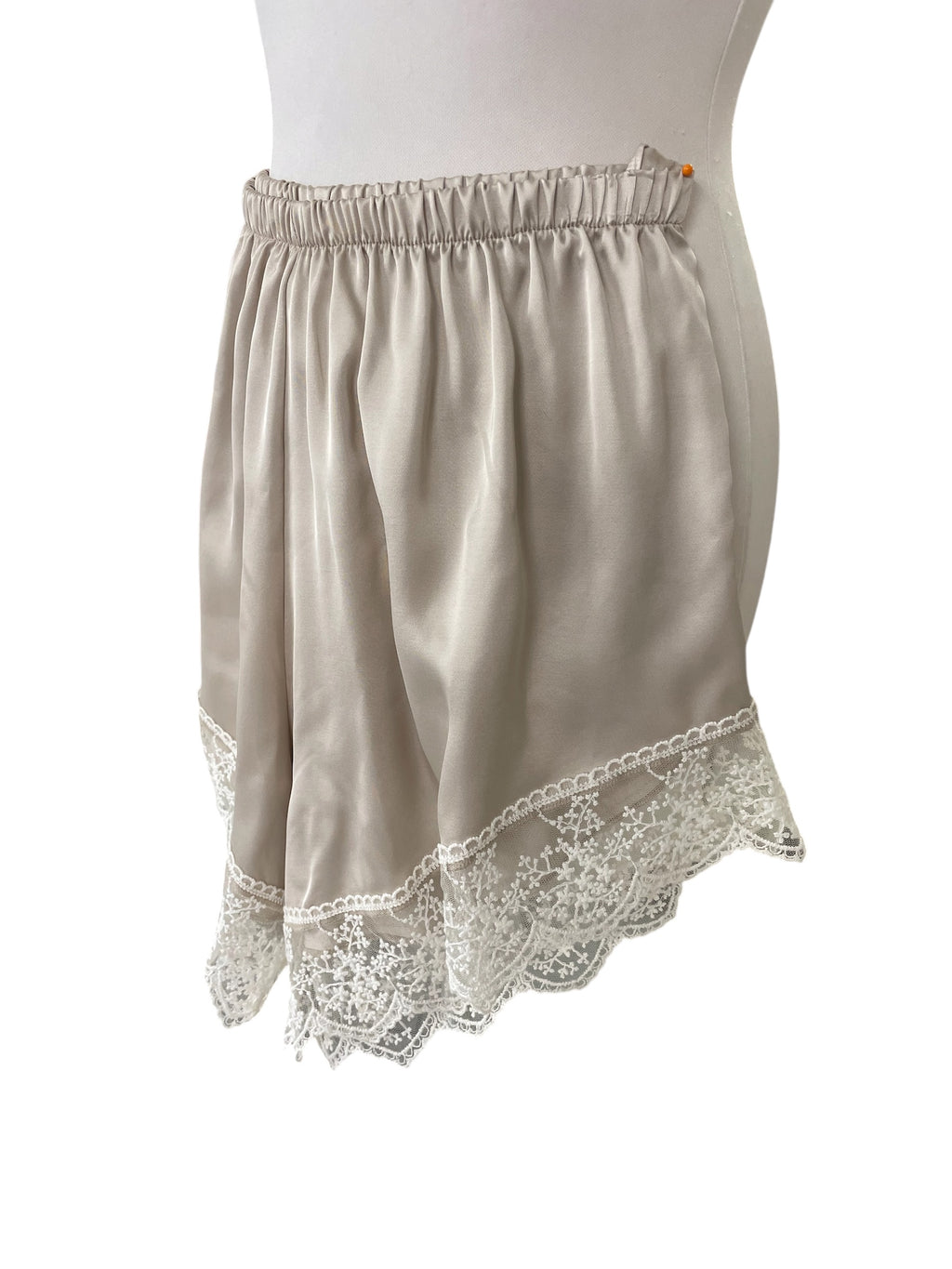 Short gesso con pizzo P30035AT unica variante