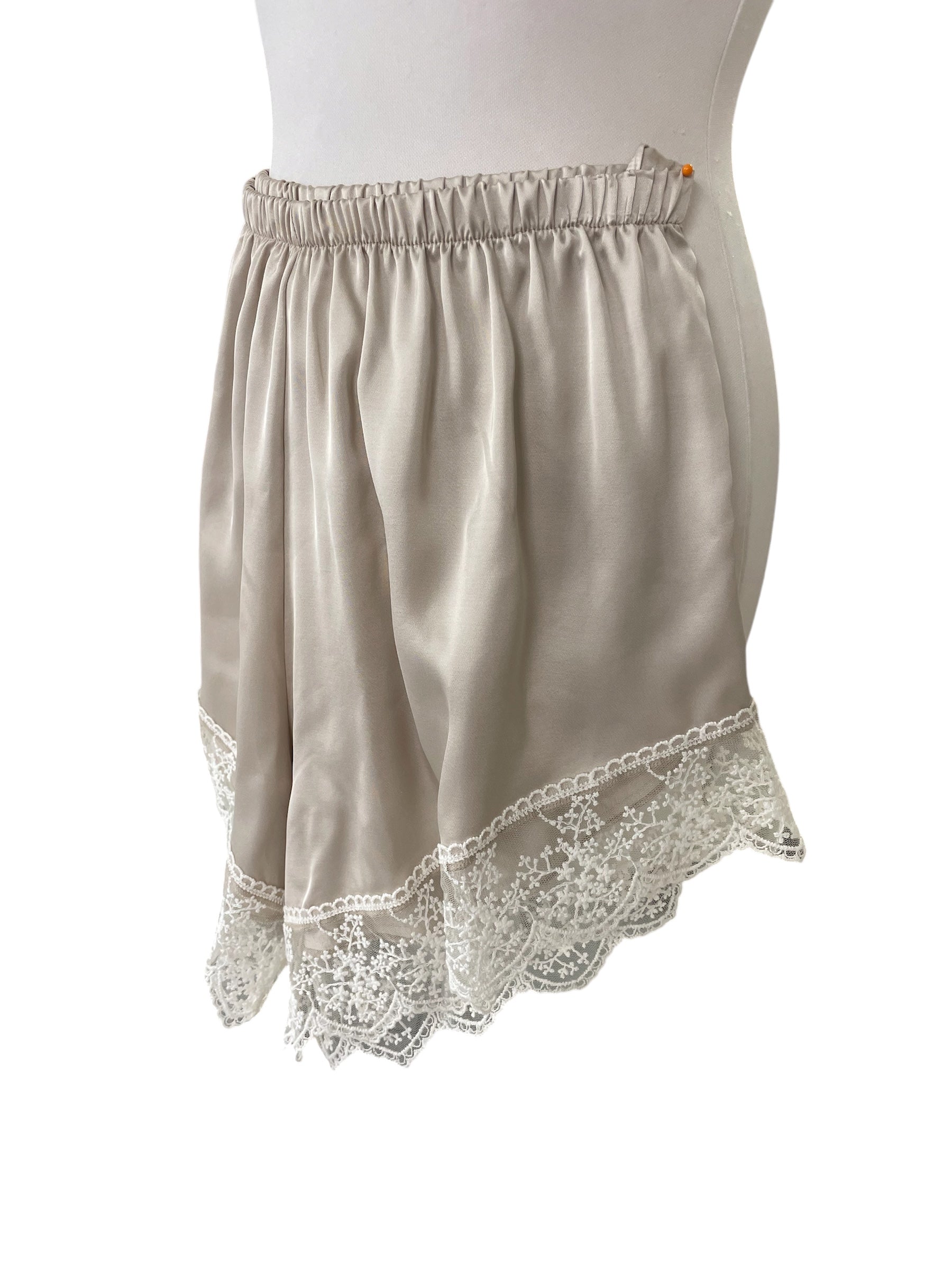 Short gesso con pizzo P30035AT unica variante