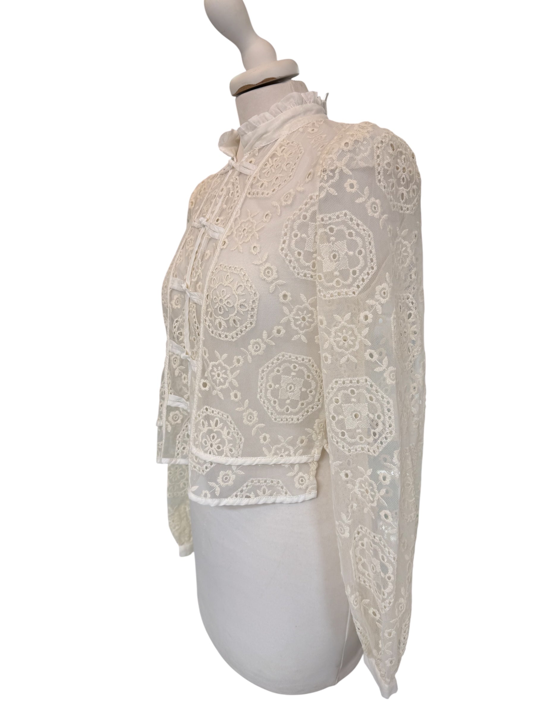 Camicia ricamo pizzo con alamari