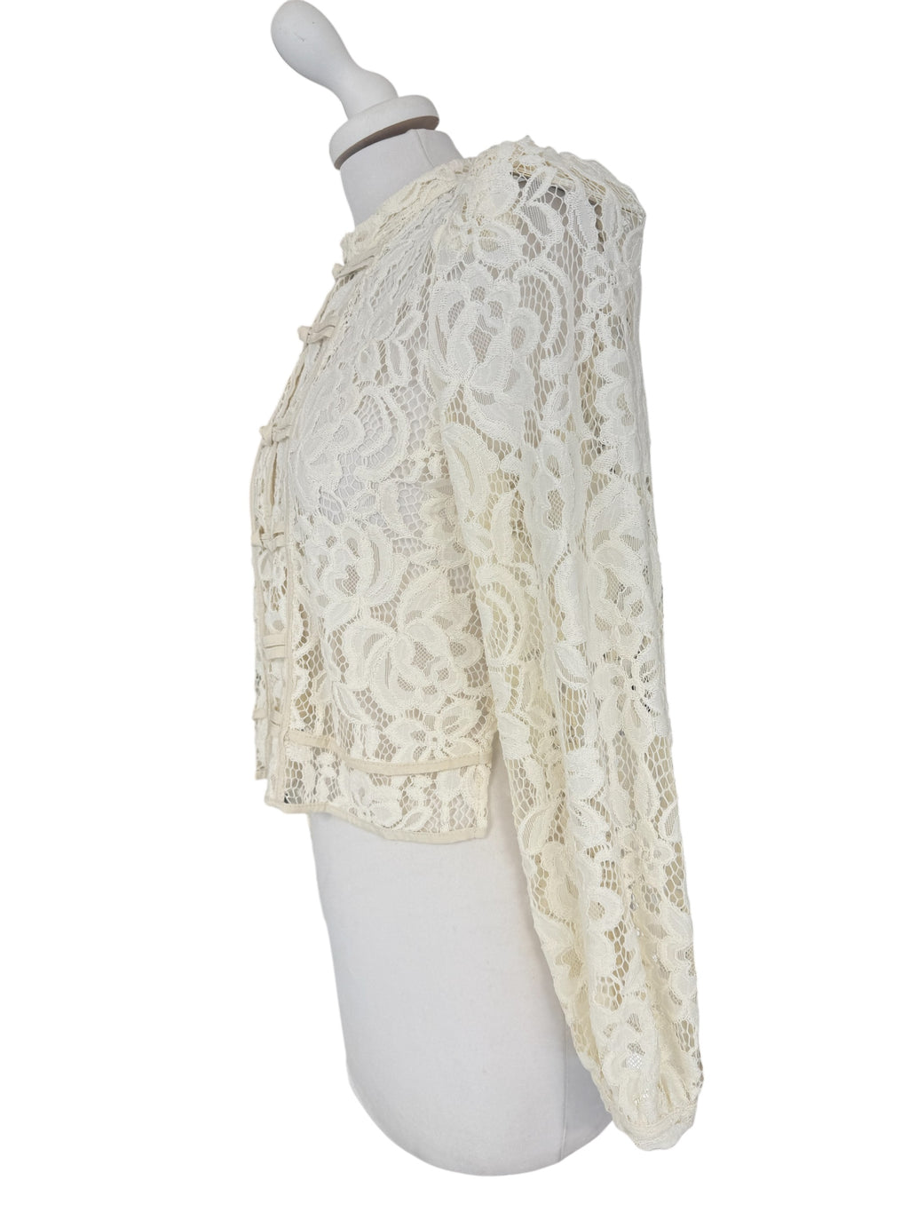 Camicia in pizzo con alamari