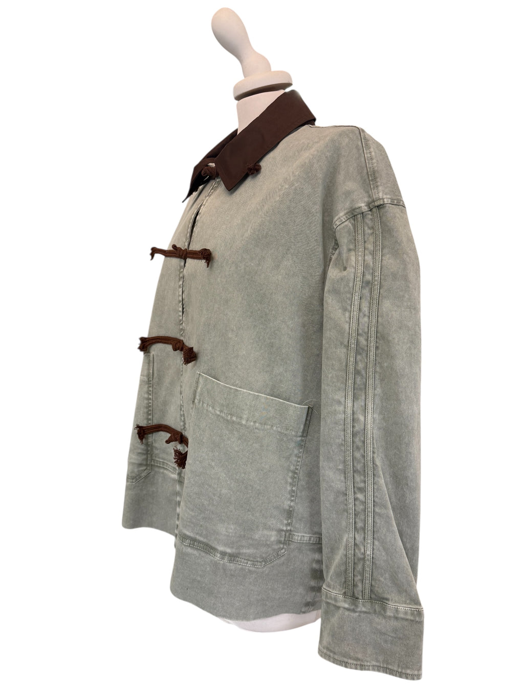 Giubbino denim verde olio con alamari