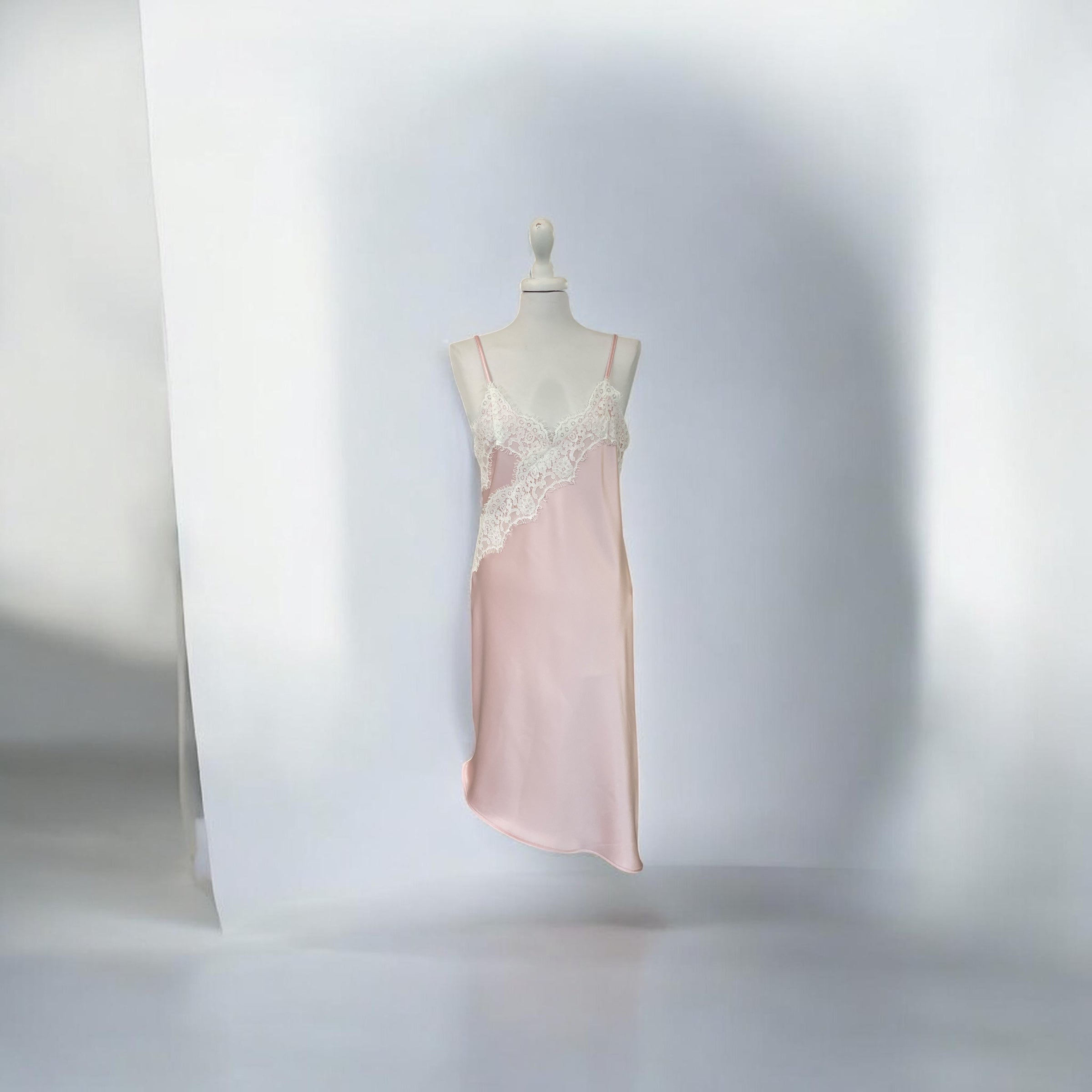 Abito sottoveste asimmetrico