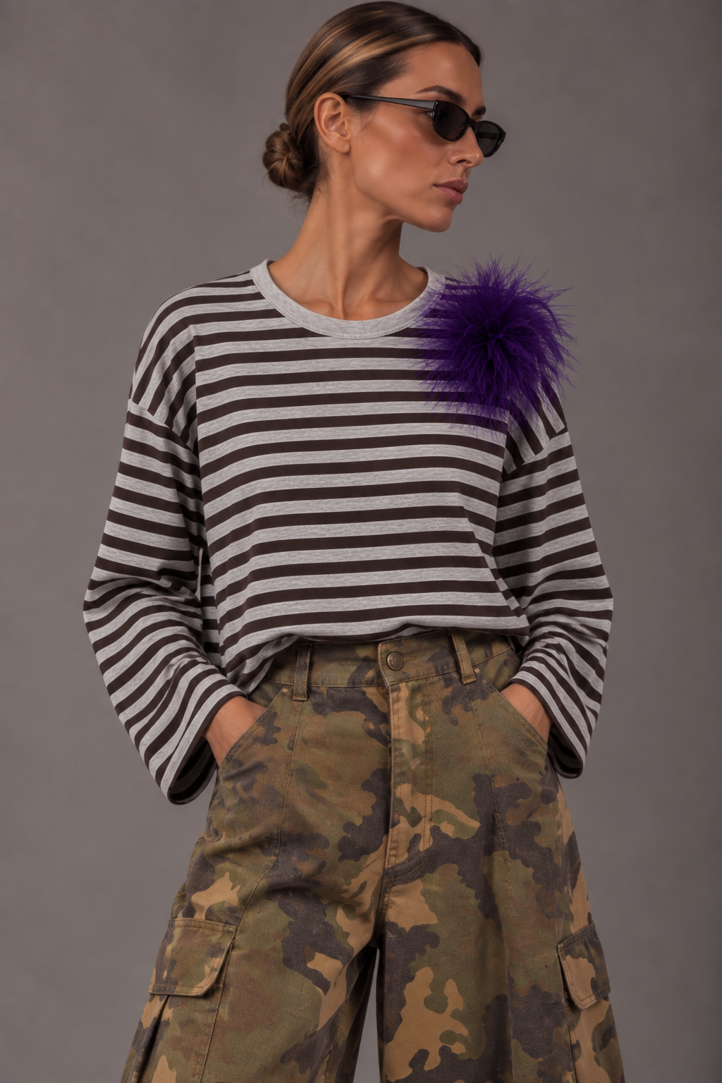 T-shirt righe + spilla