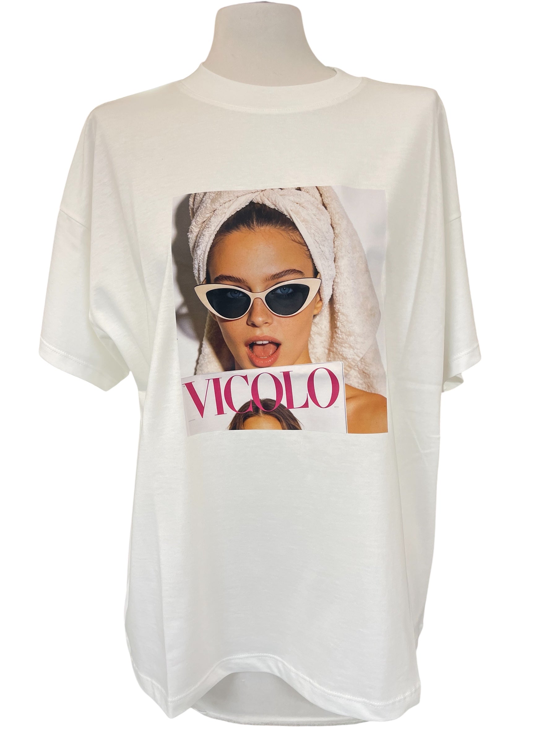 T-shirt over vicolo