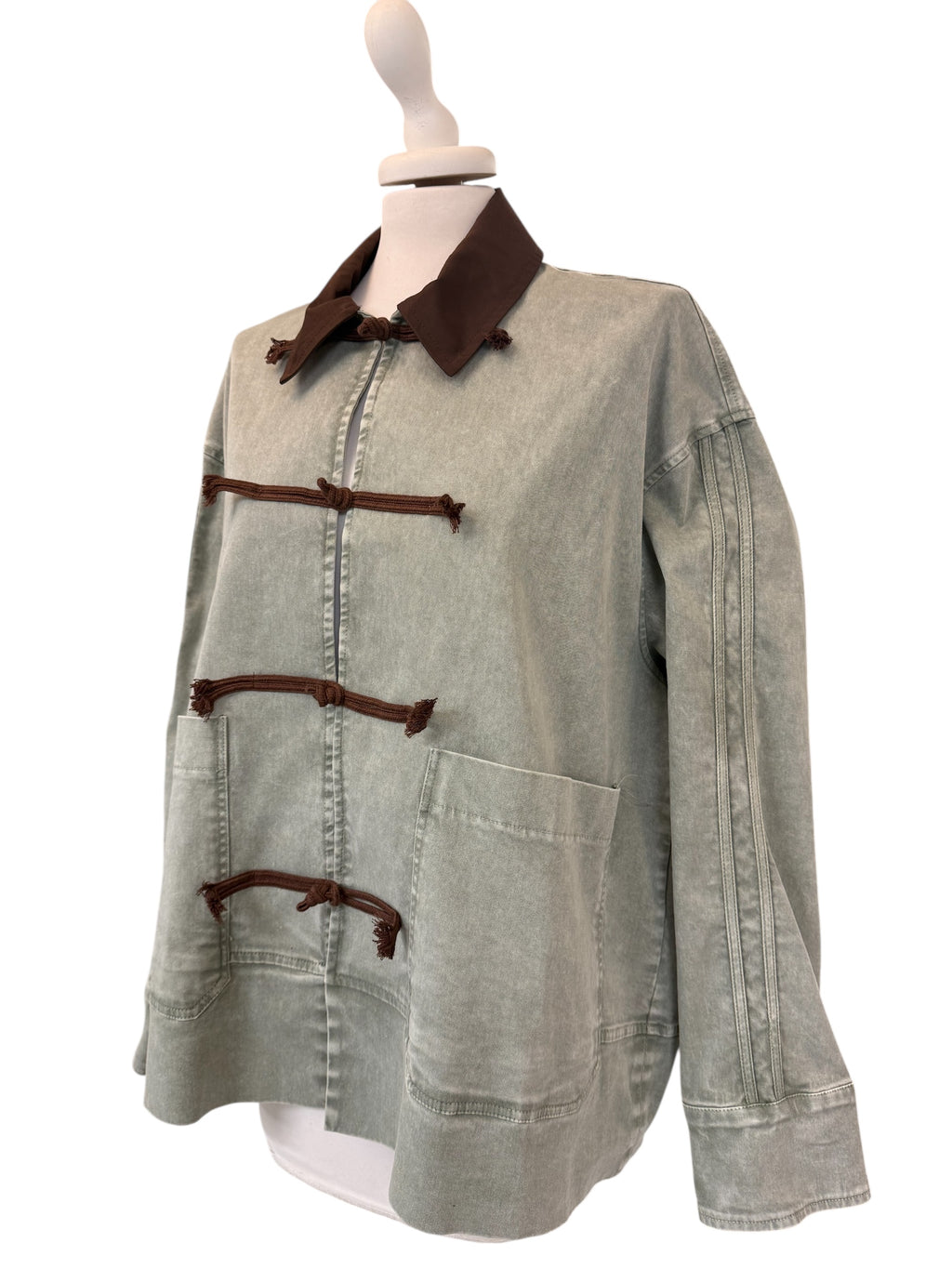 Giubbino denim verde olio con alamari