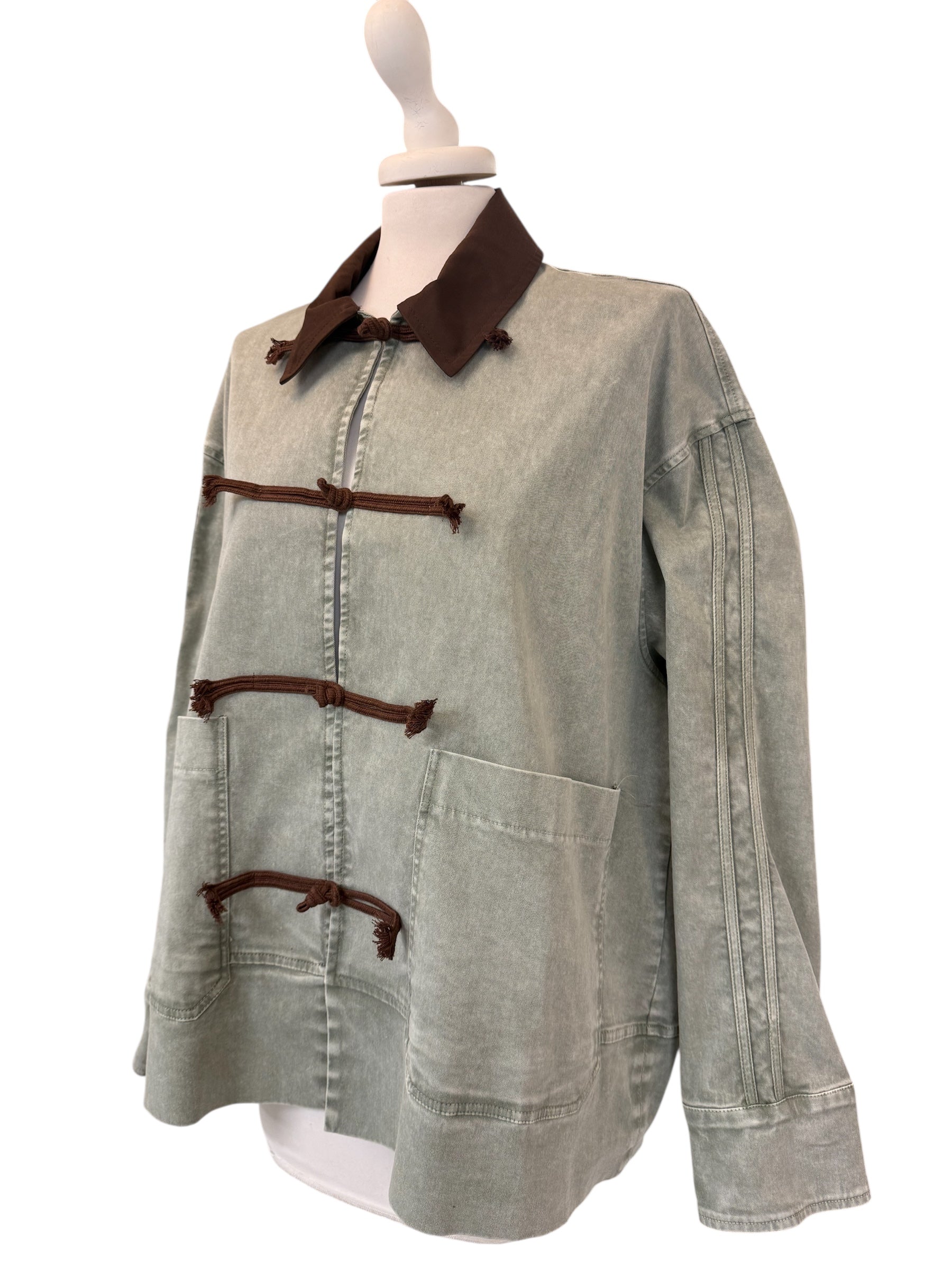 Giubbino denim verde olio con alamari