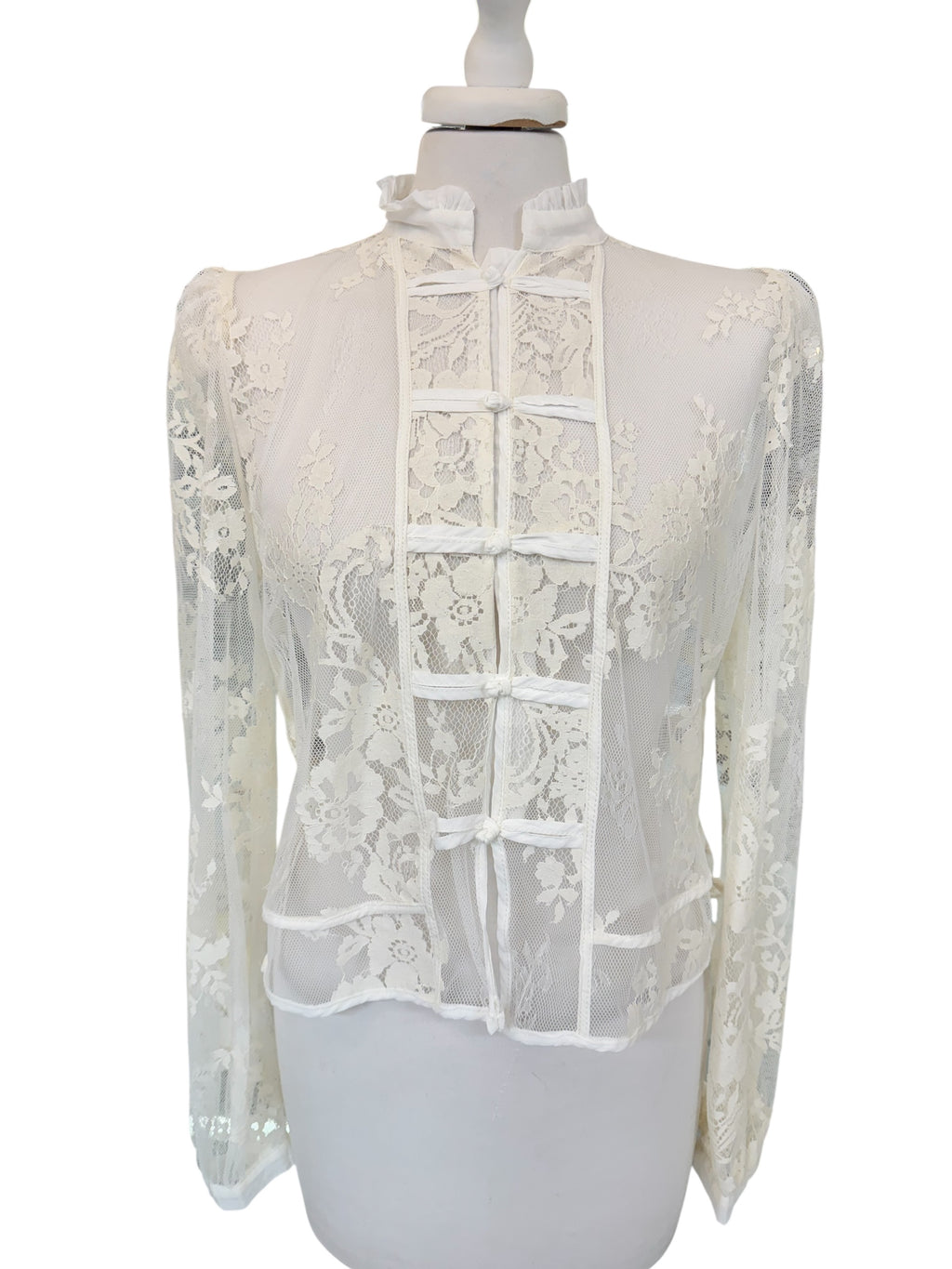 Camicia in pizzo con alamari