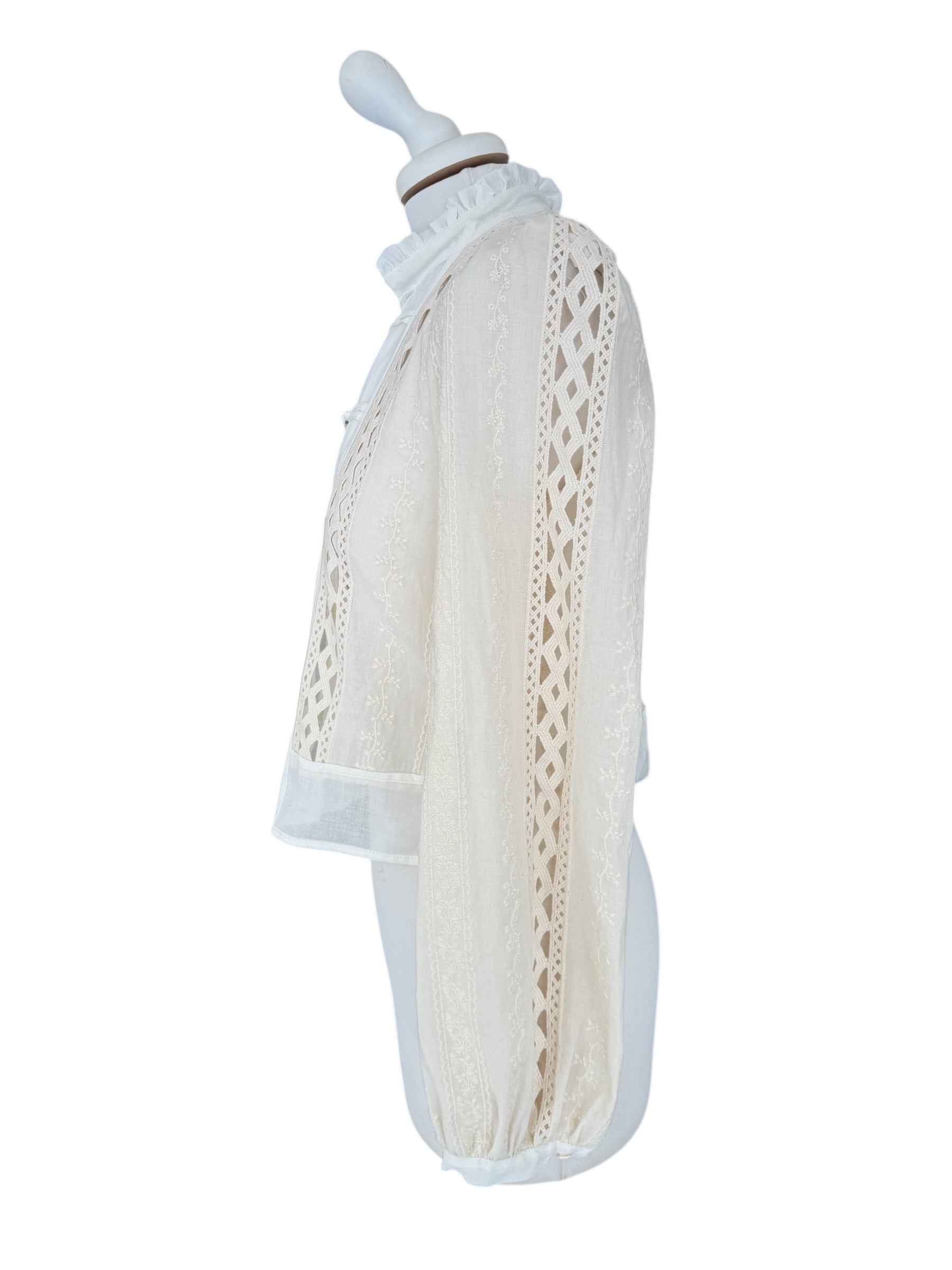 Camicia ricamata con alamari