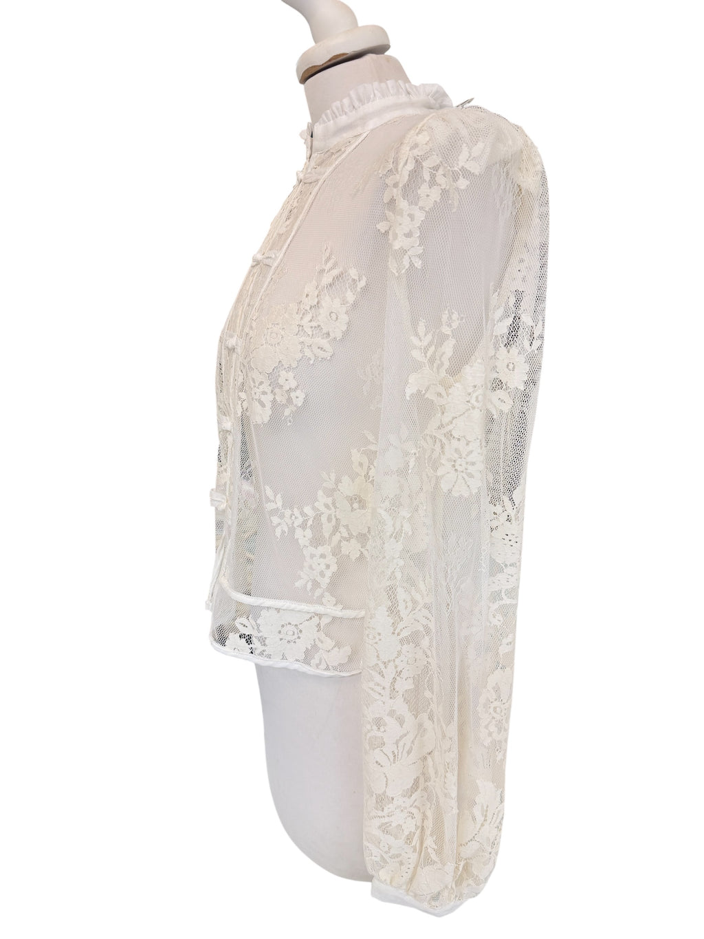Camicia in pizzo con alamari