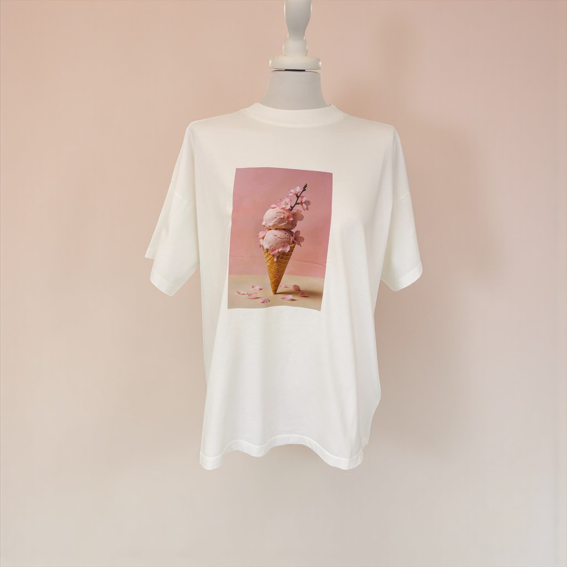 T-shirt bianca over stampa gelato