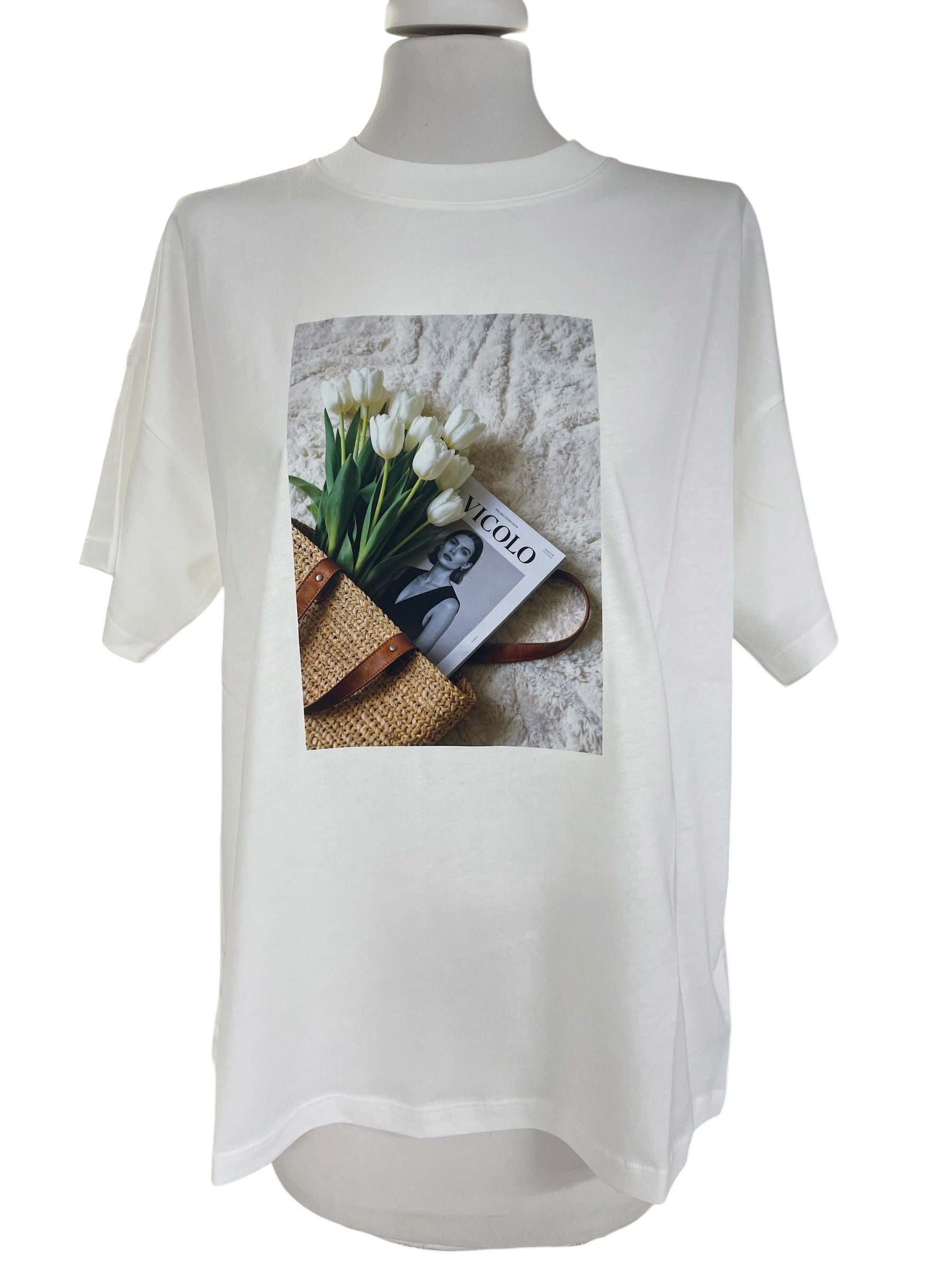 T-shirt over vicolo
