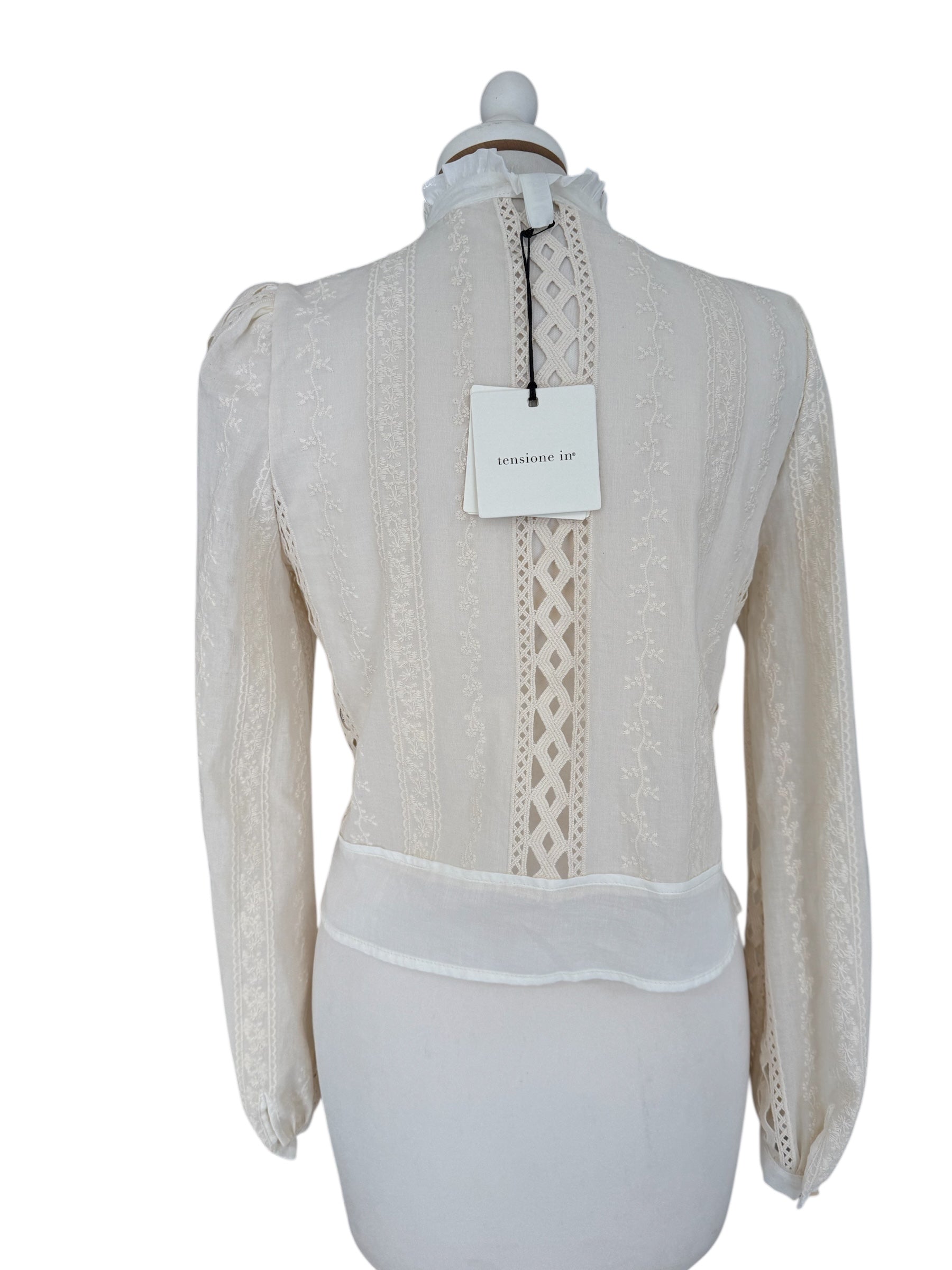 Camicia ricamata con alamari