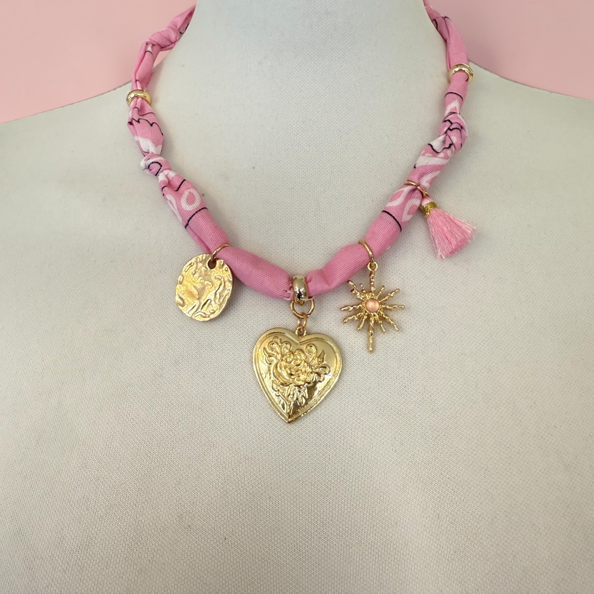 NECKLACE BANDANA ROSA CUORE