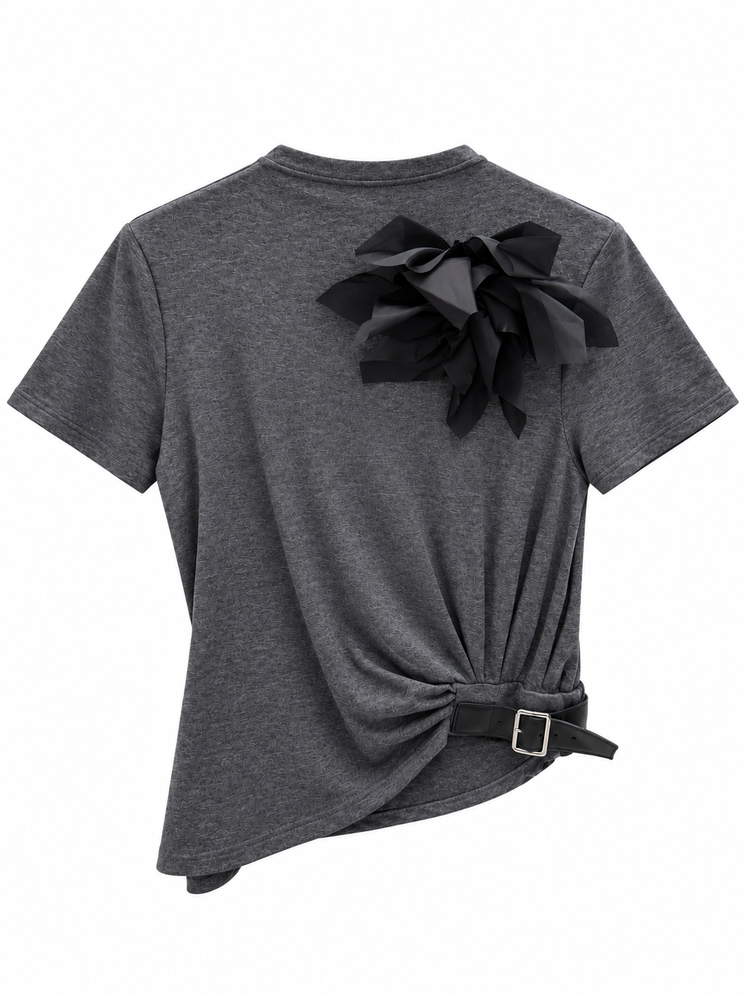 T-shirt grigia con fibbia nera