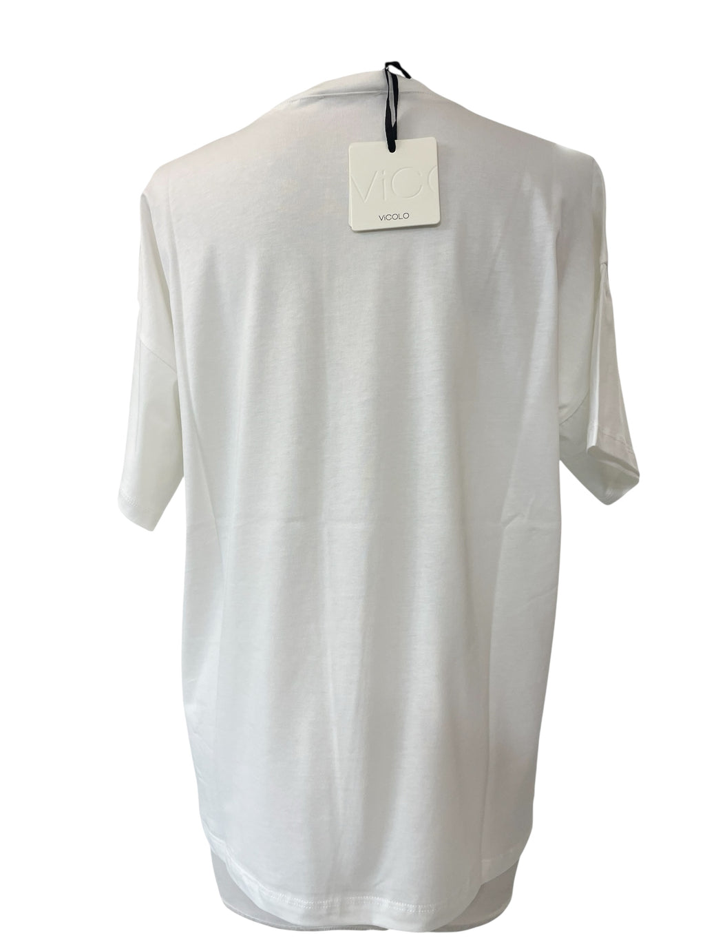 T-shirt over vicolo