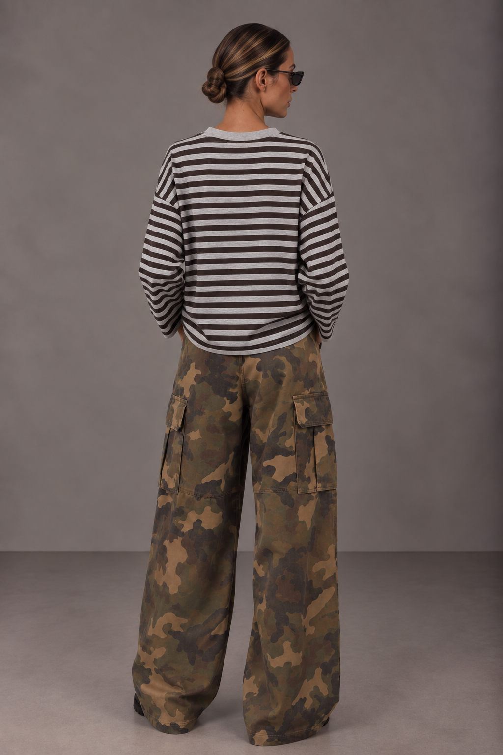 T-shirt righe + spilla