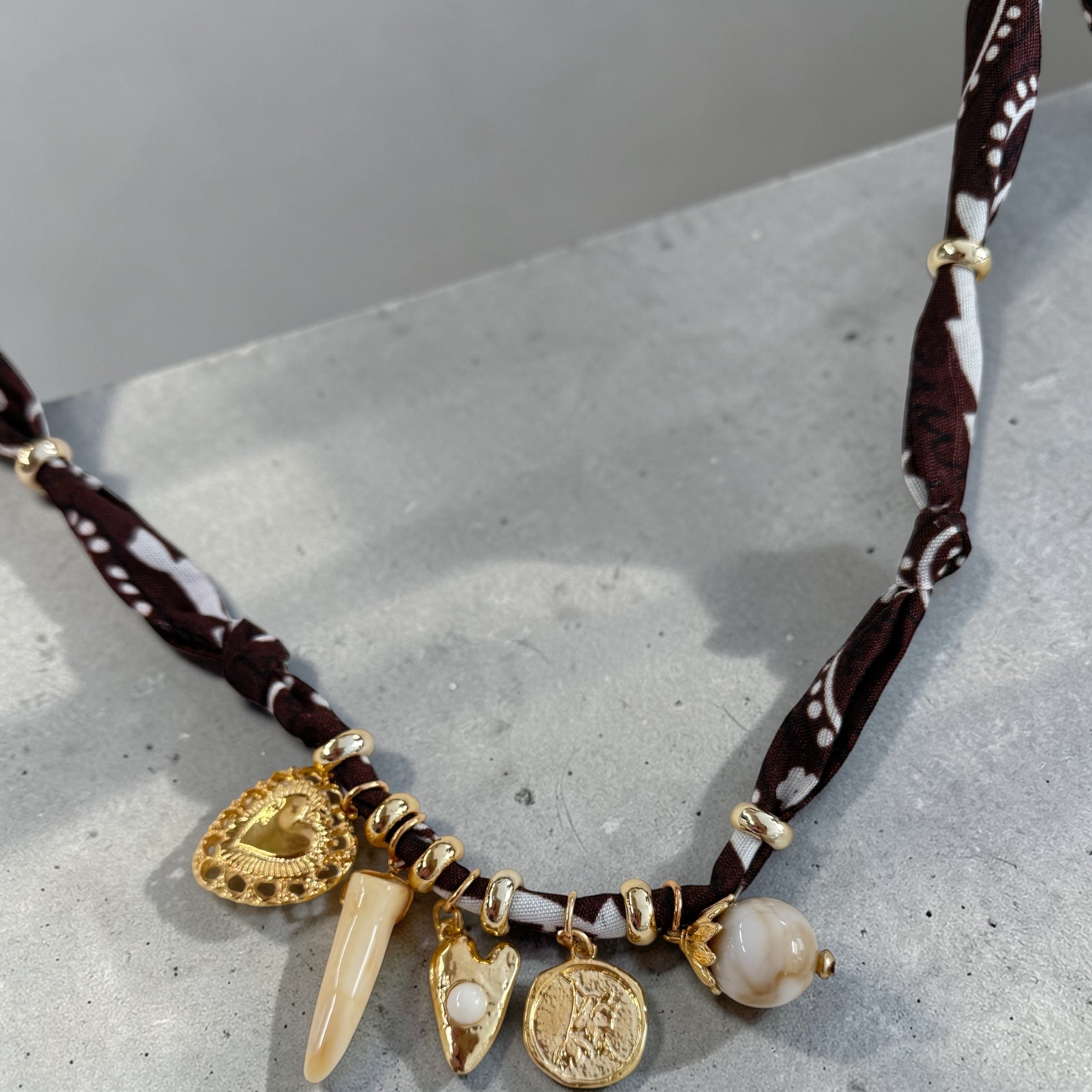 NECKLACE BANDANA MORO