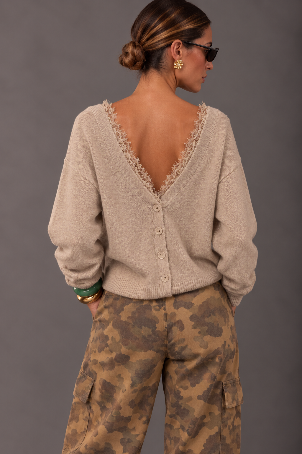 Maglia scollo V davanti e dietro con pizzo