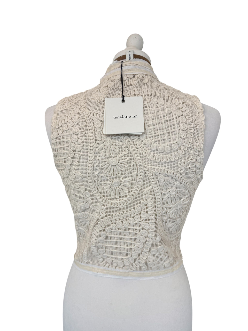 Gilet macrame con alamari