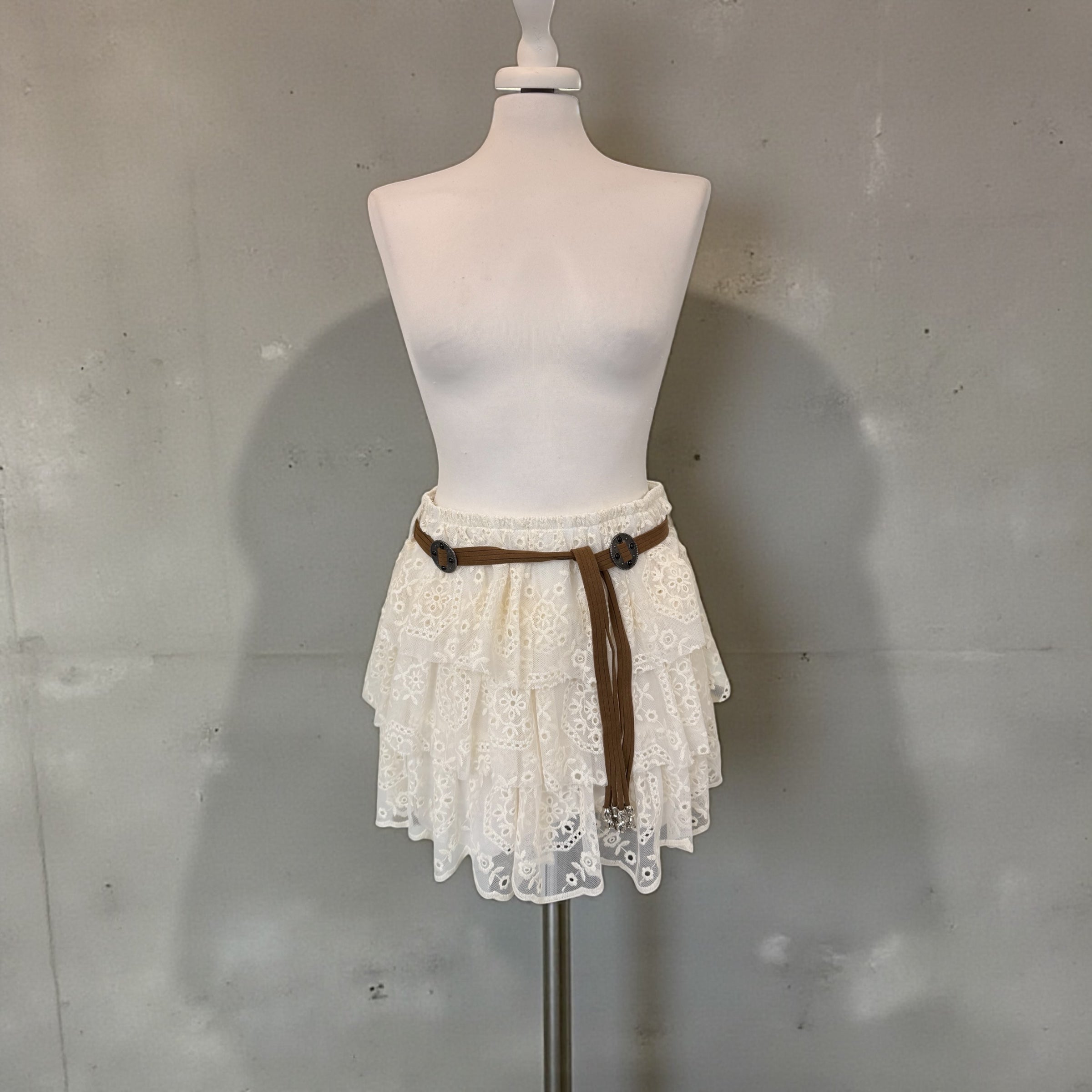 Minigonna a balze in tulle ricamato panna