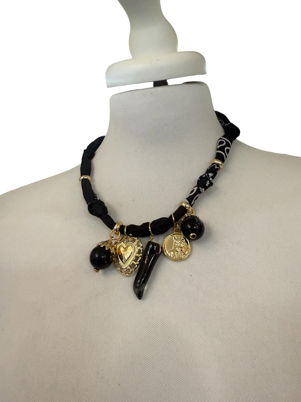 NECKLACE bandana nera/ corno