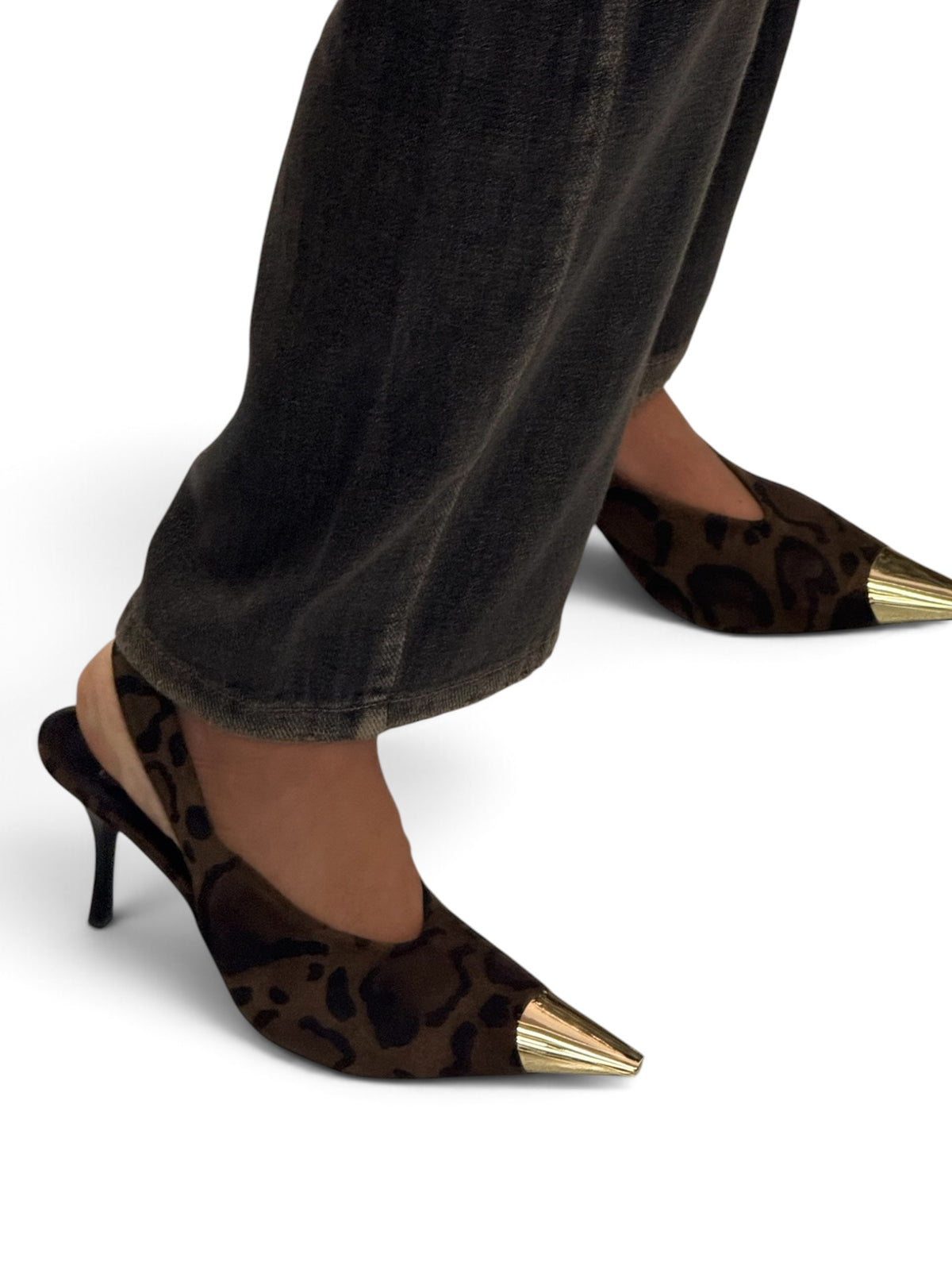Sling back maculata alta con punta in metallo