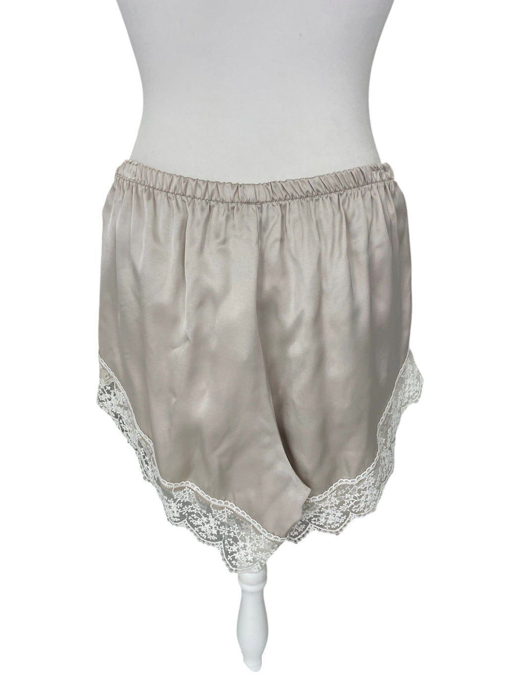 Short gesso con pizzo P30035AT unica variante