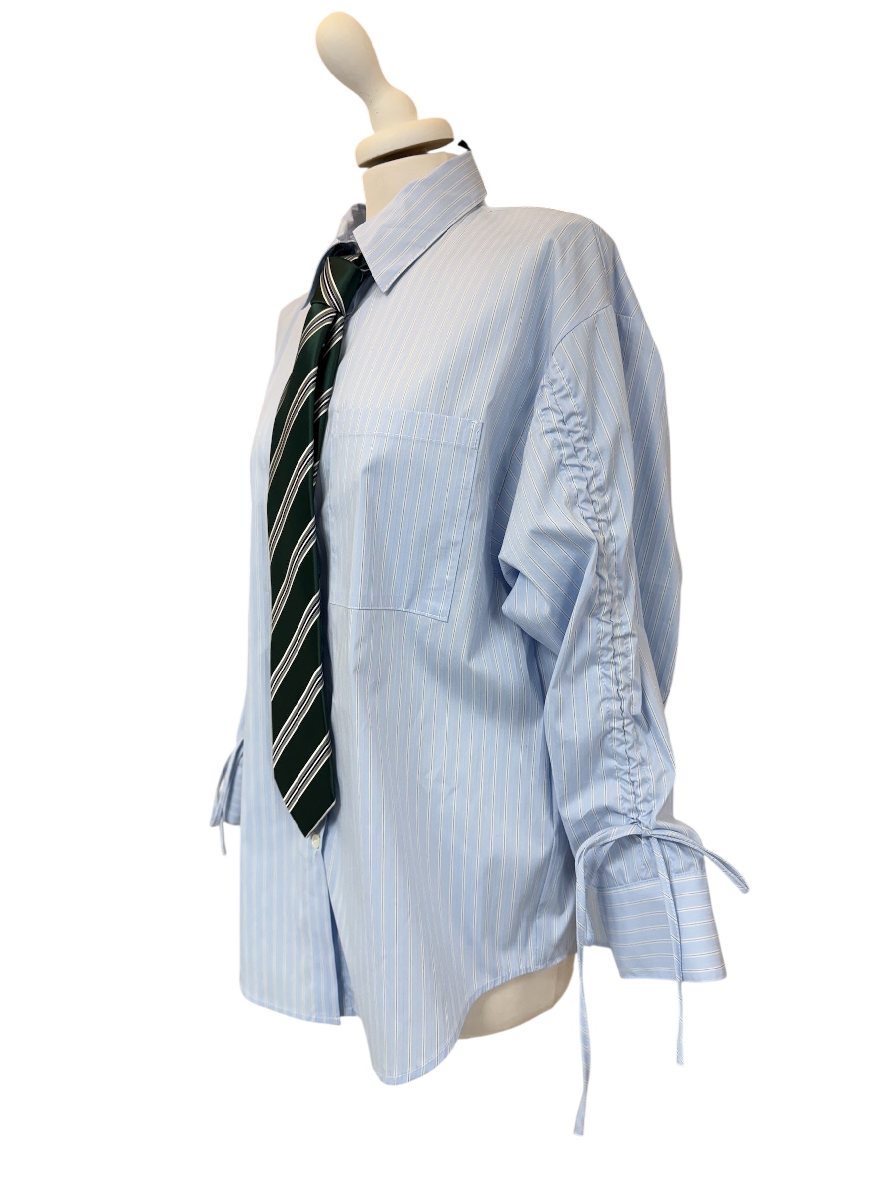Camicia a righe azzurra manica arriccio + cravatta