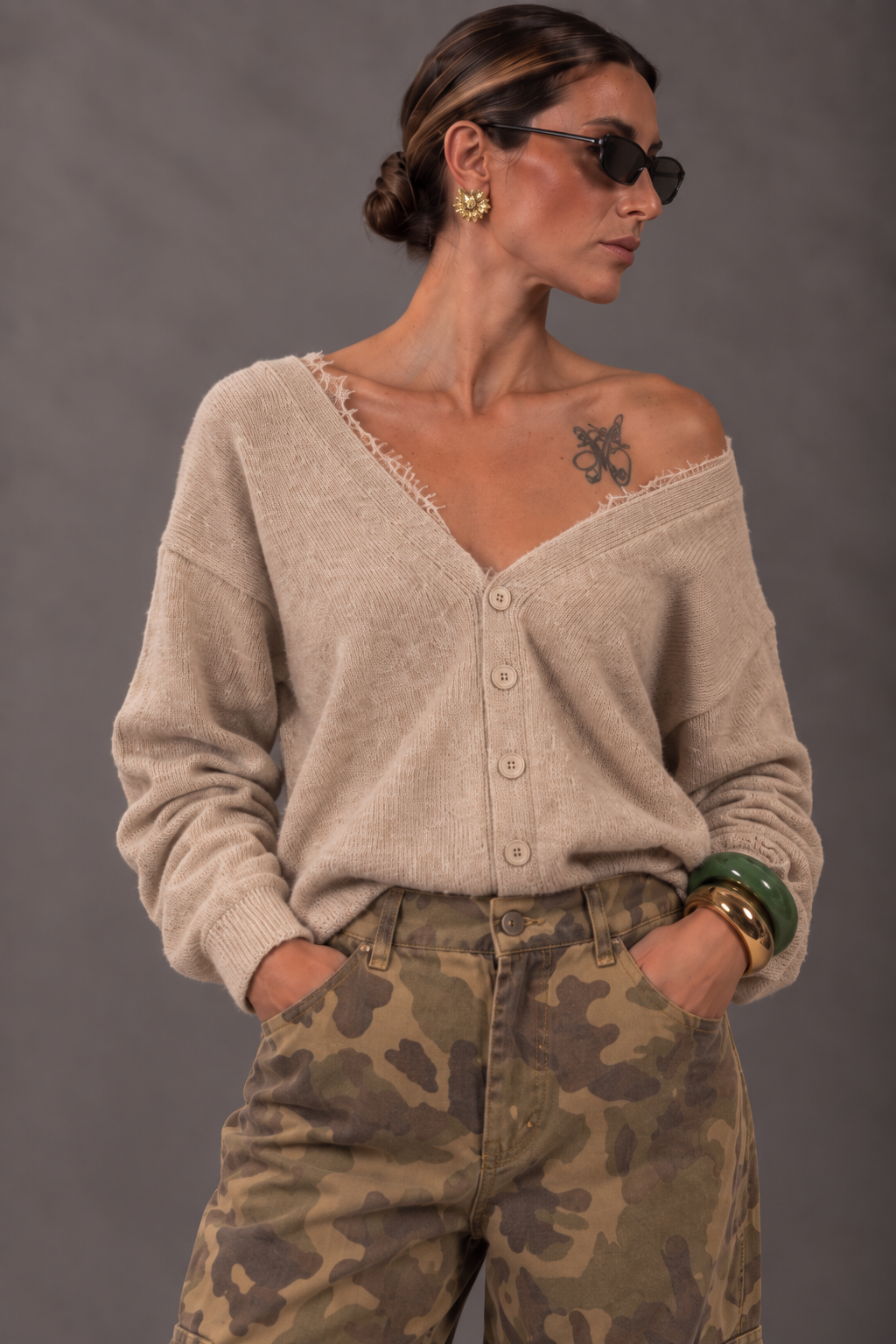 Maglia scollo V davanti e dietro con pizzo
