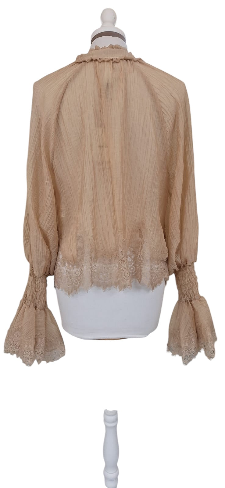 Blusa con pizzo