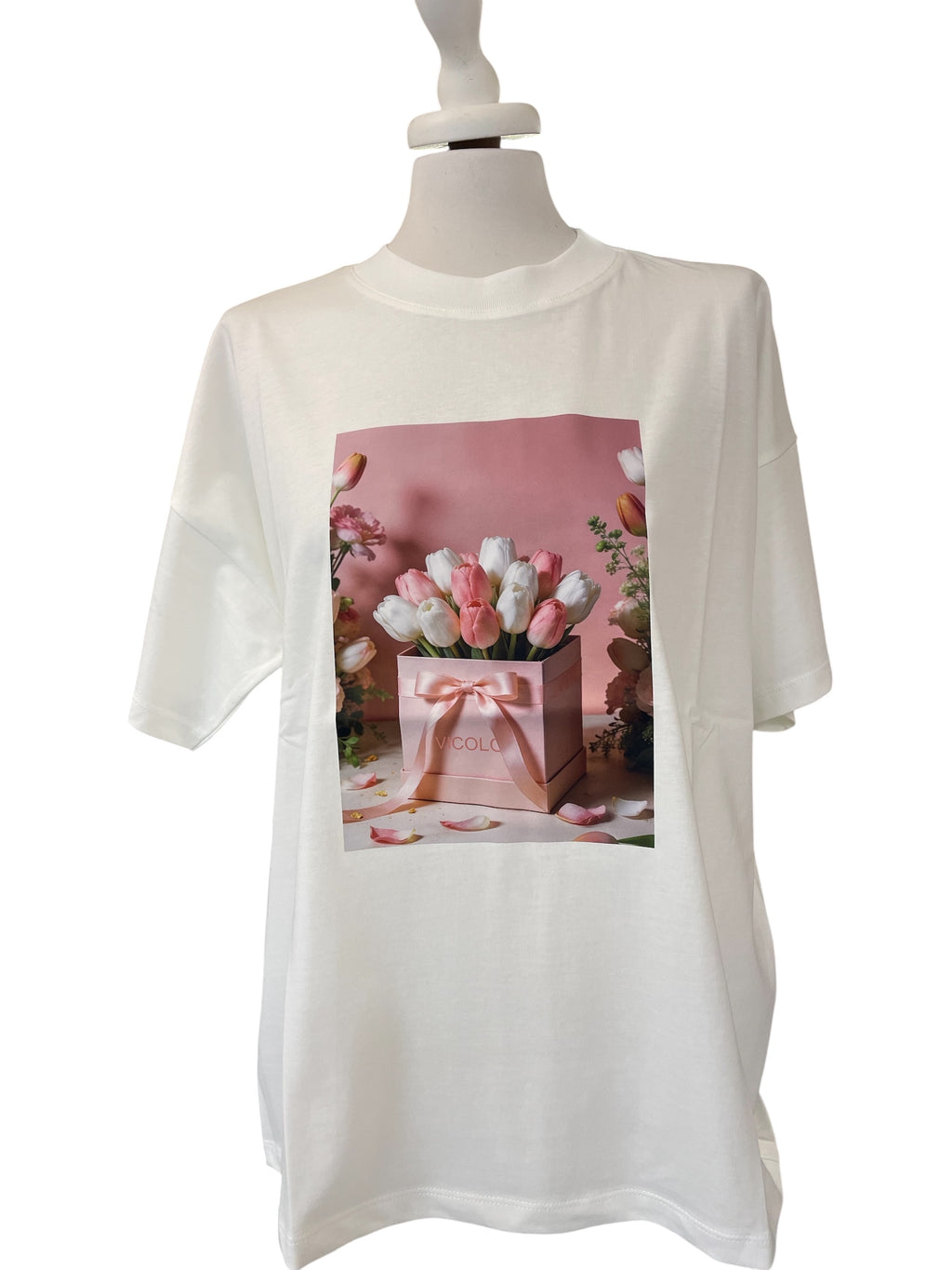 T-shirt over vicolo