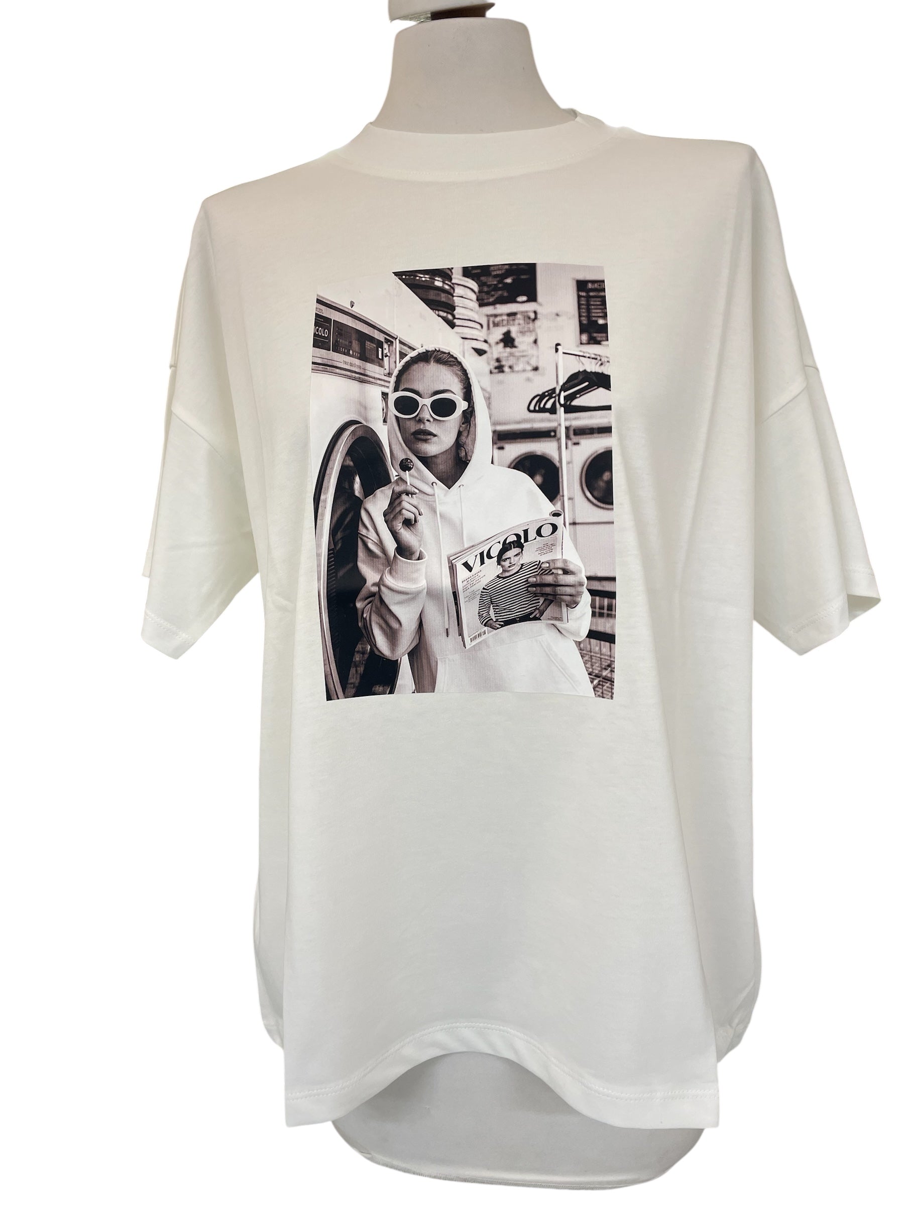 T-shirt over vicolo
